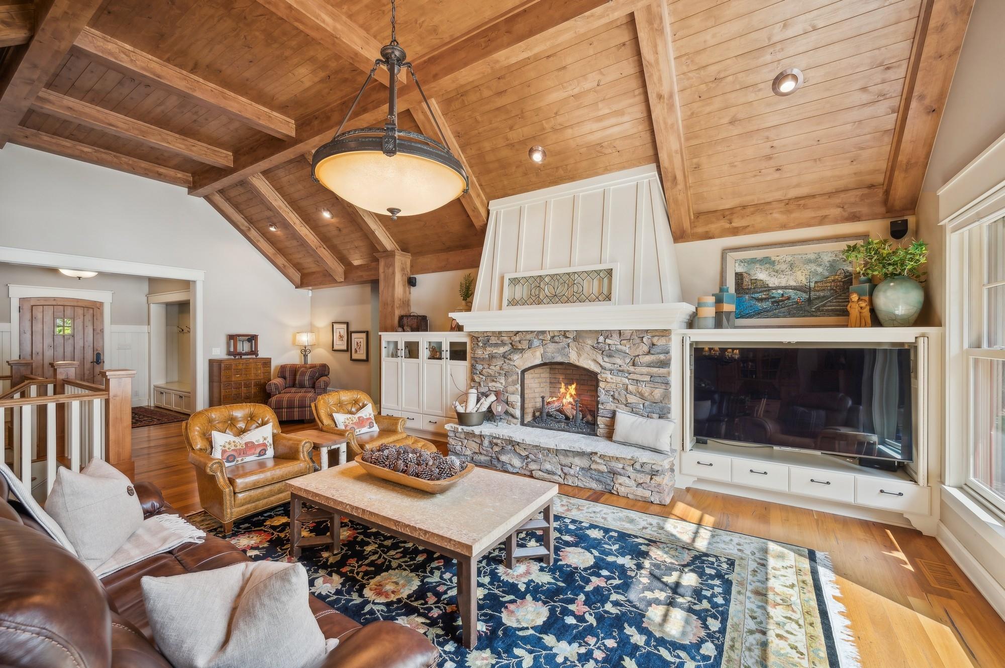 2845 Lake Shore Avenue