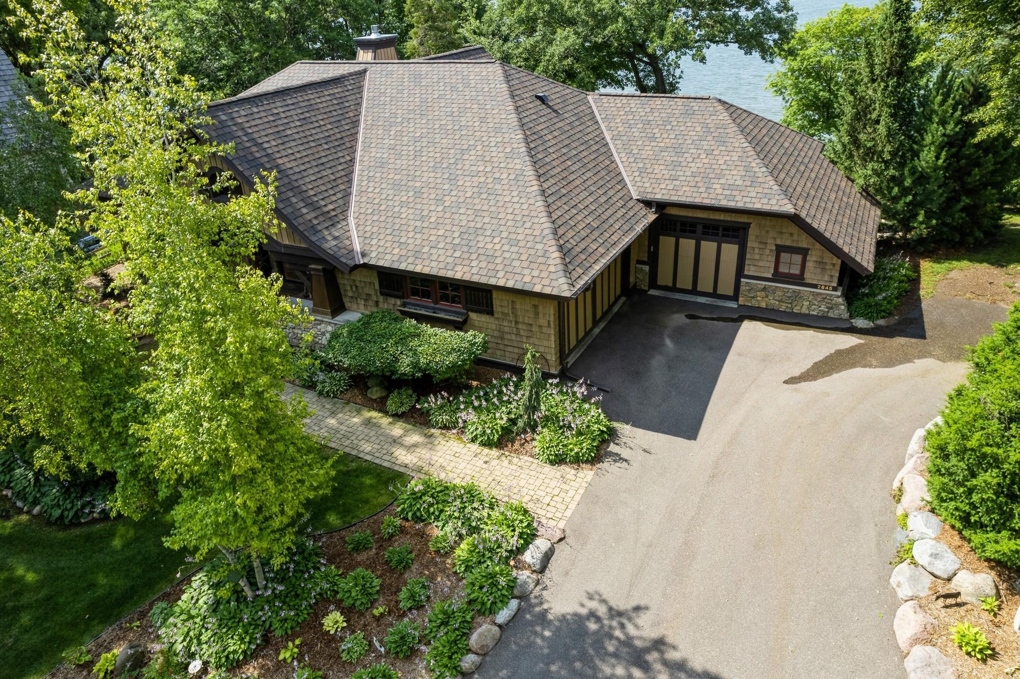 2845 Lake Shore Avenue