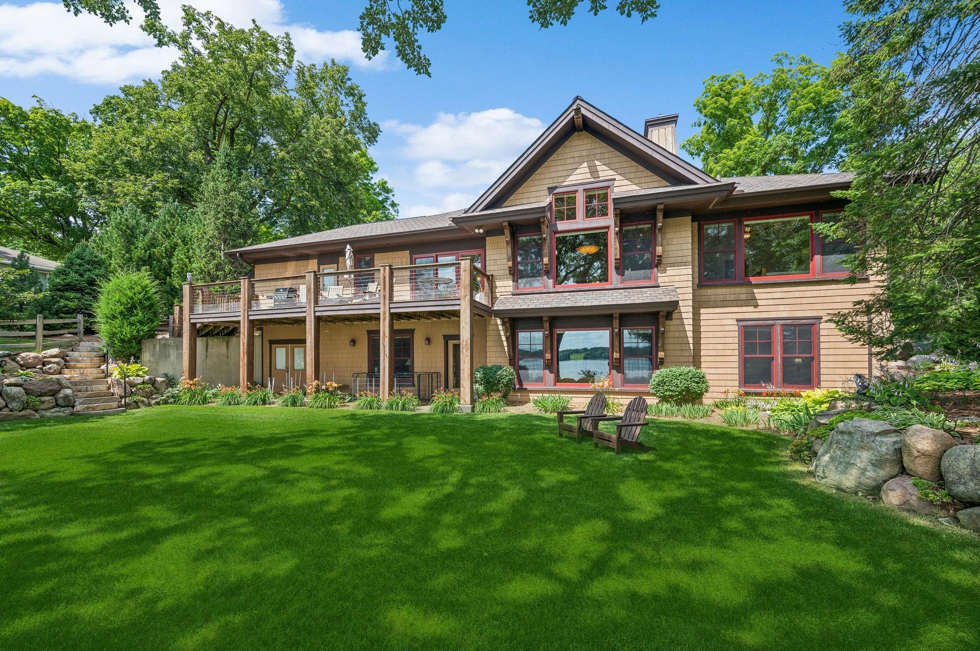 2845 Lake Shore Avenue