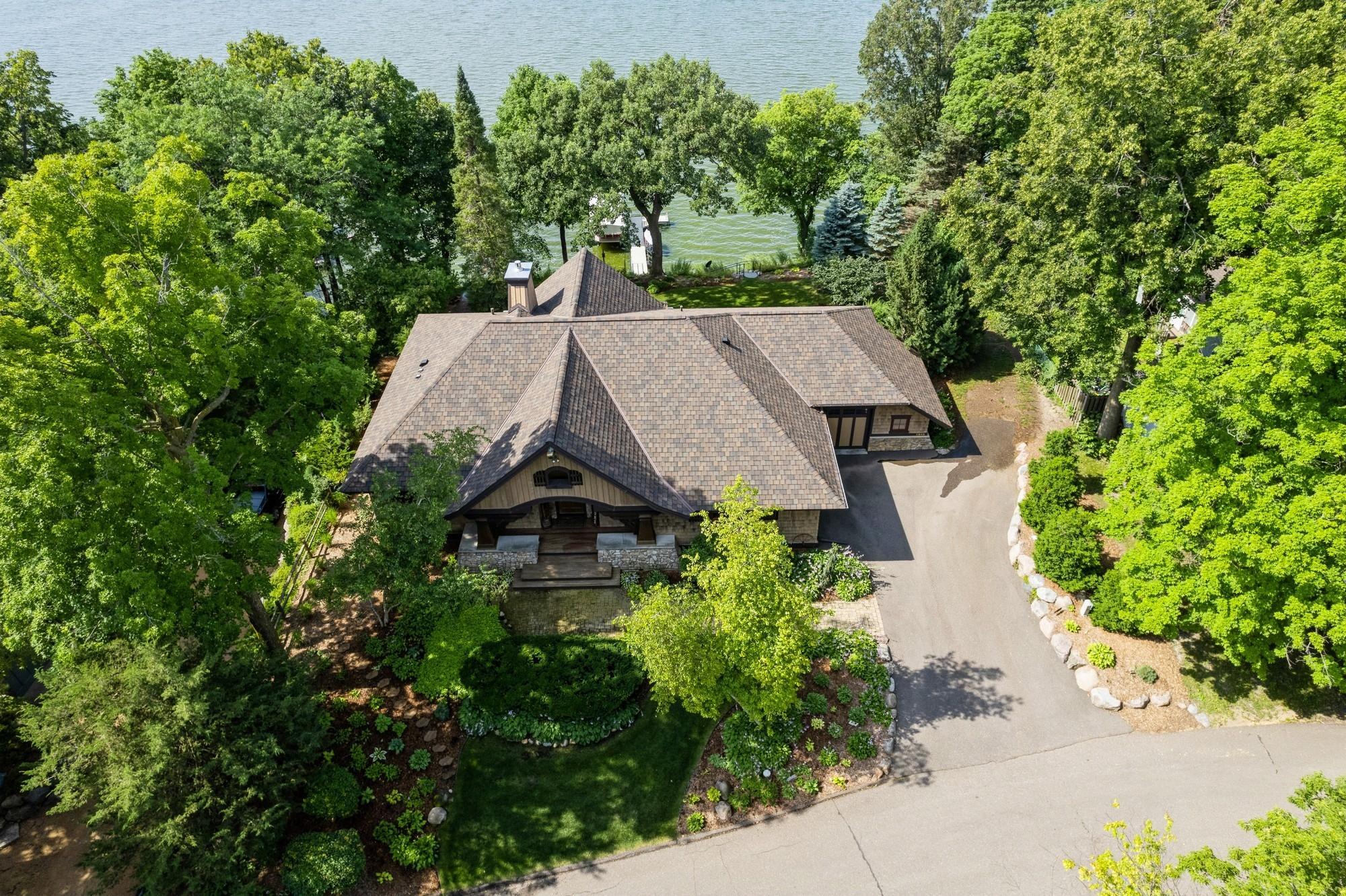 2845 Lake Shore Avenue