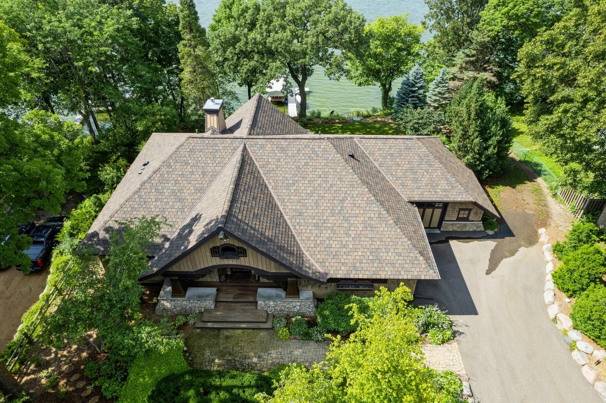 2845 Lake Shore Avenue