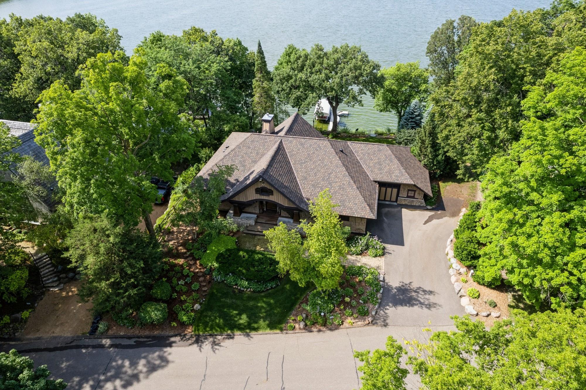 2845 Lake Shore Avenue