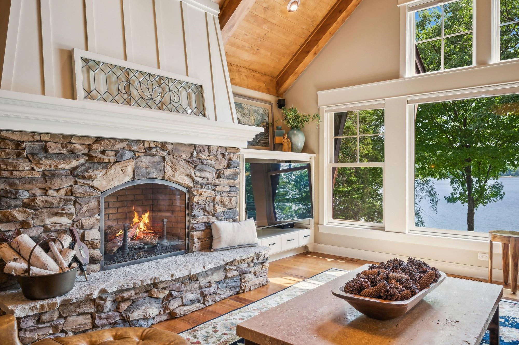 2845 Lake Shore Avenue