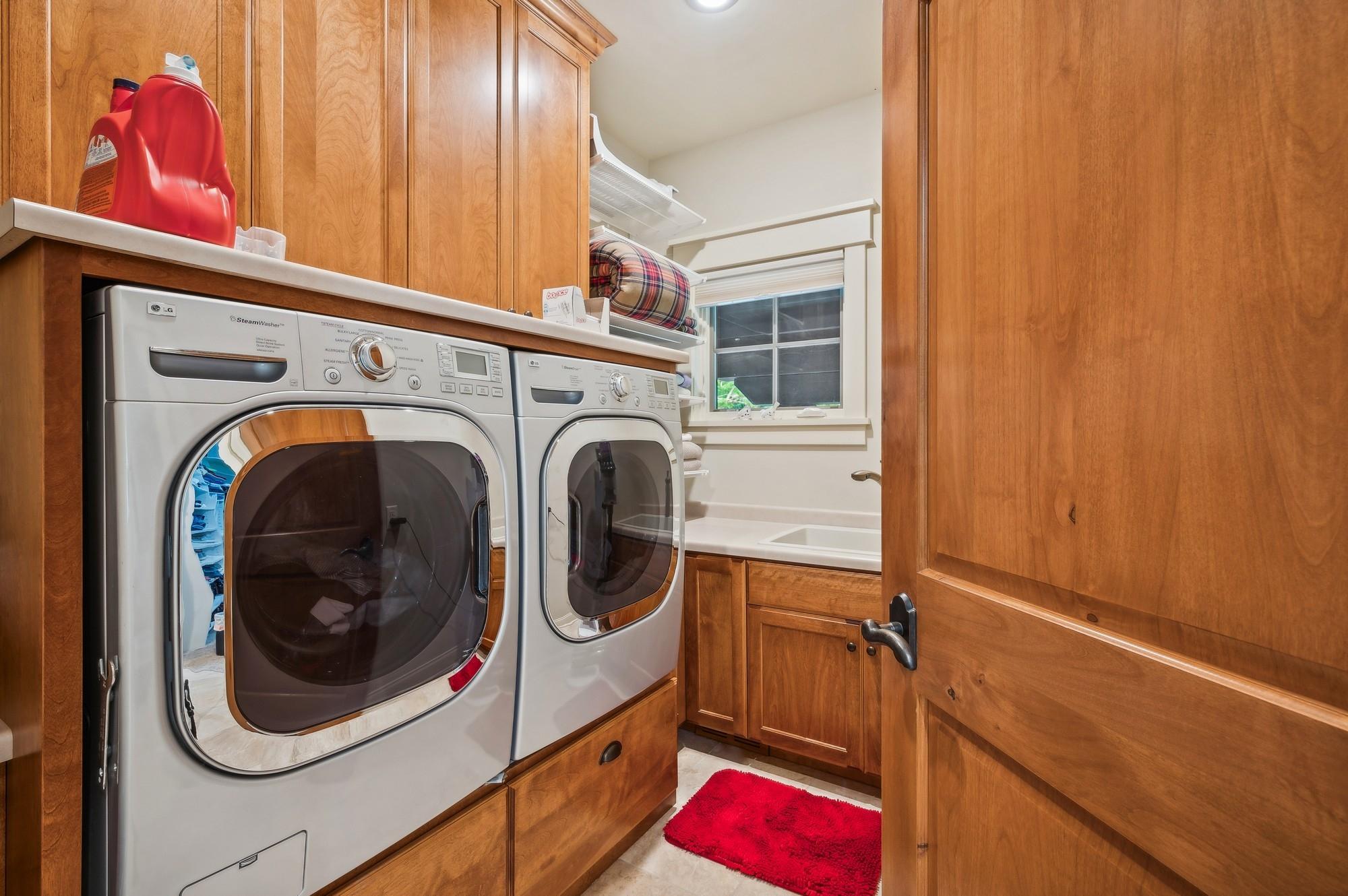 2845 Lake Shore Avenue