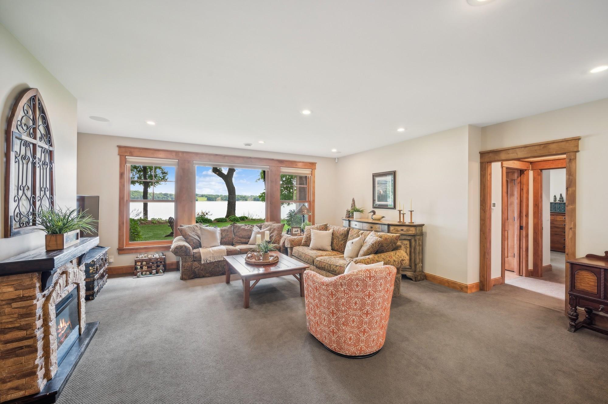 2845 Lake Shore Avenue