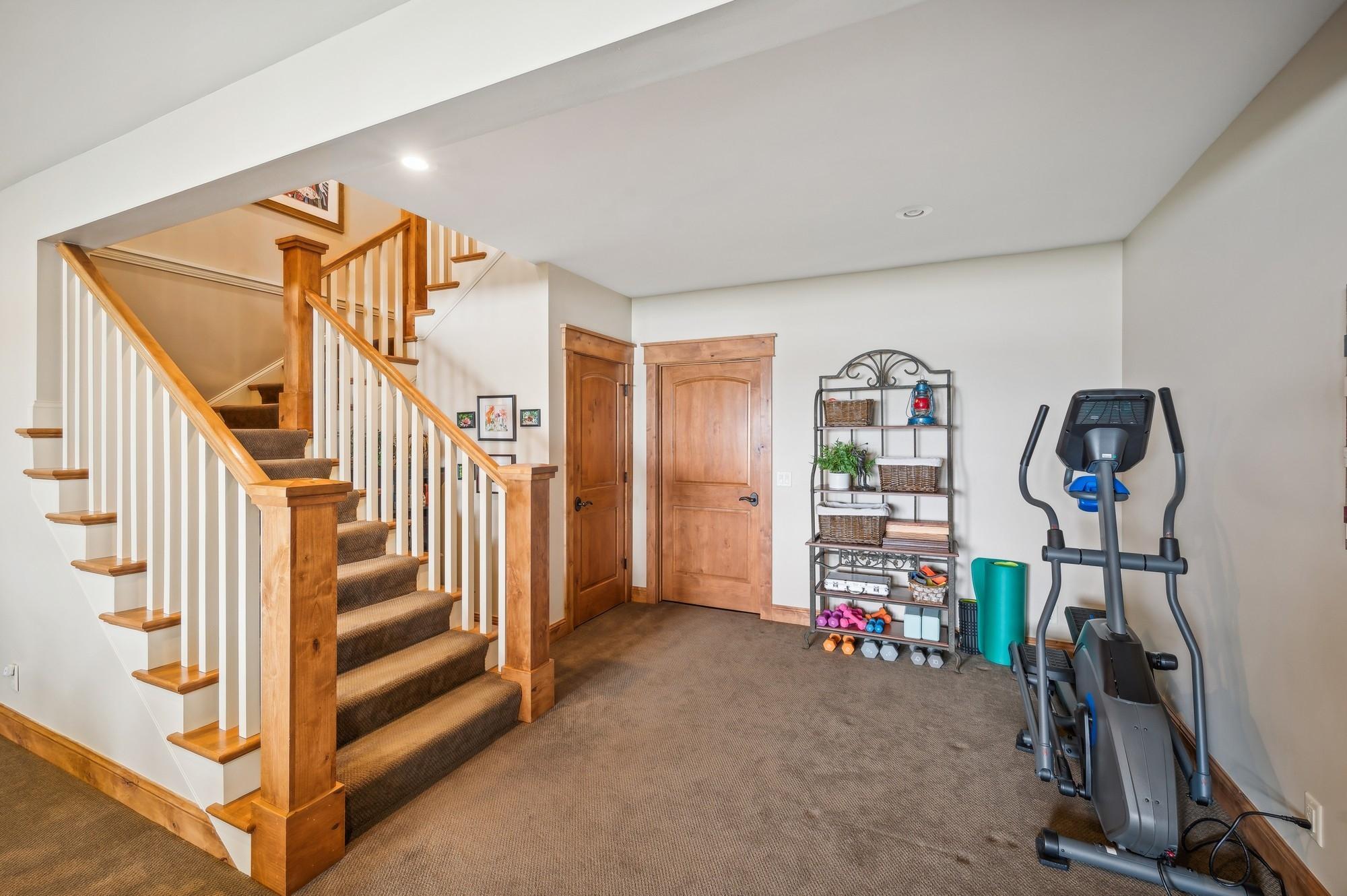 2845 Lake Shore Avenue