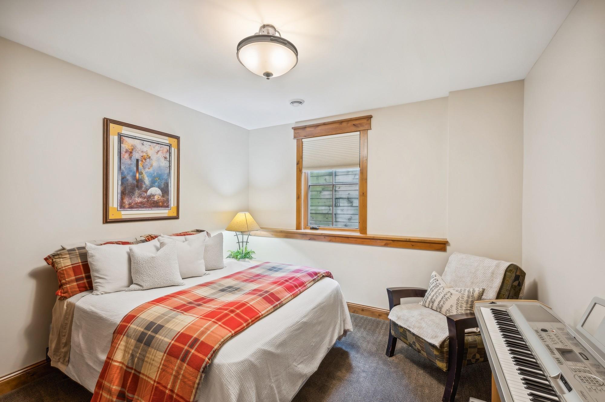 2845 Lake Shore Avenue