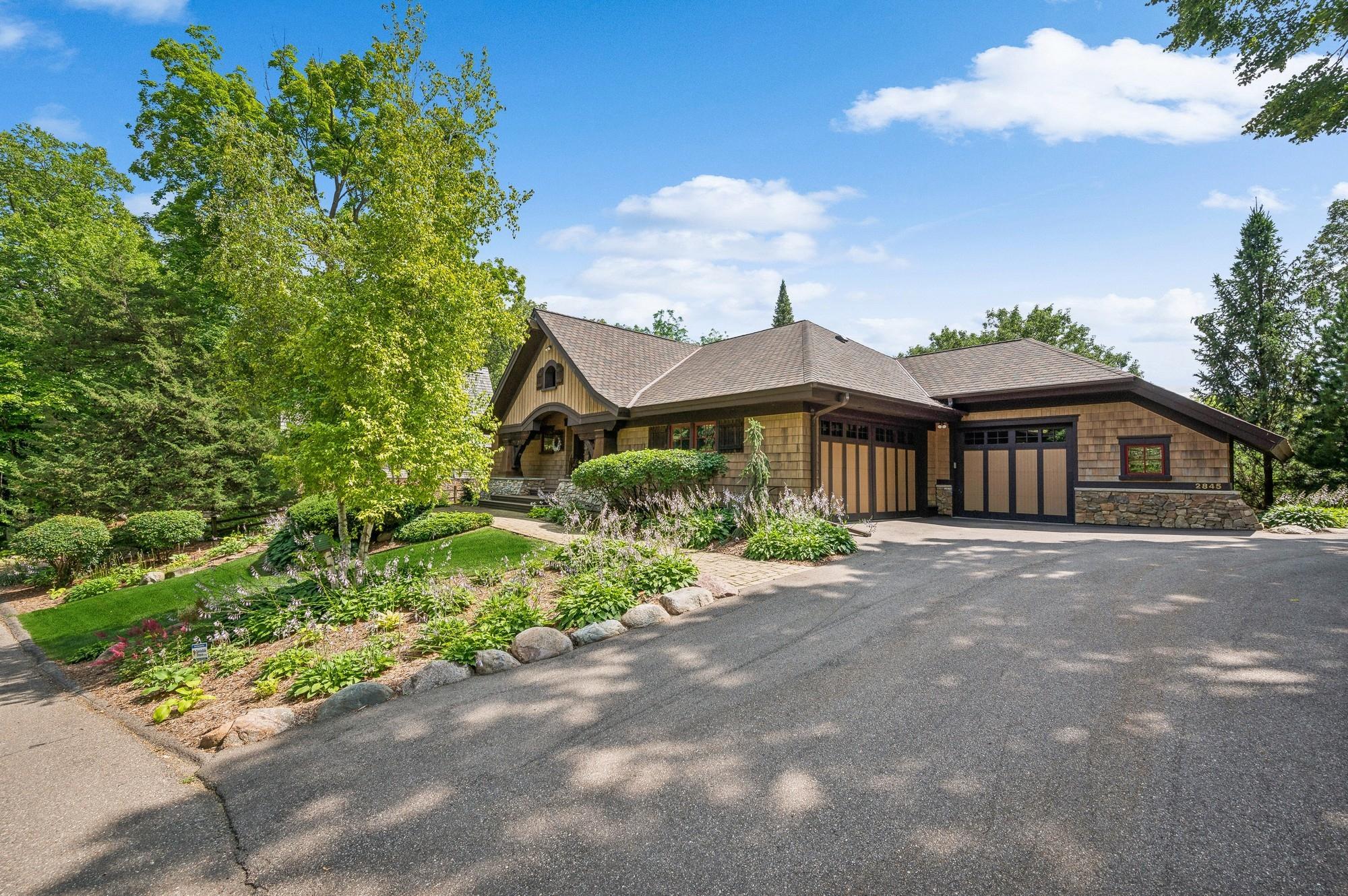 2845 Lake Shore Avenue