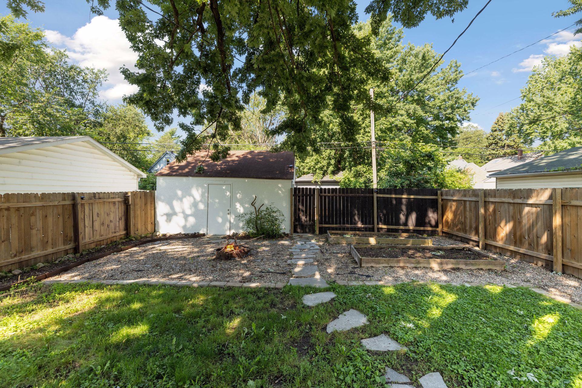 2323 Sheridan Avenue N