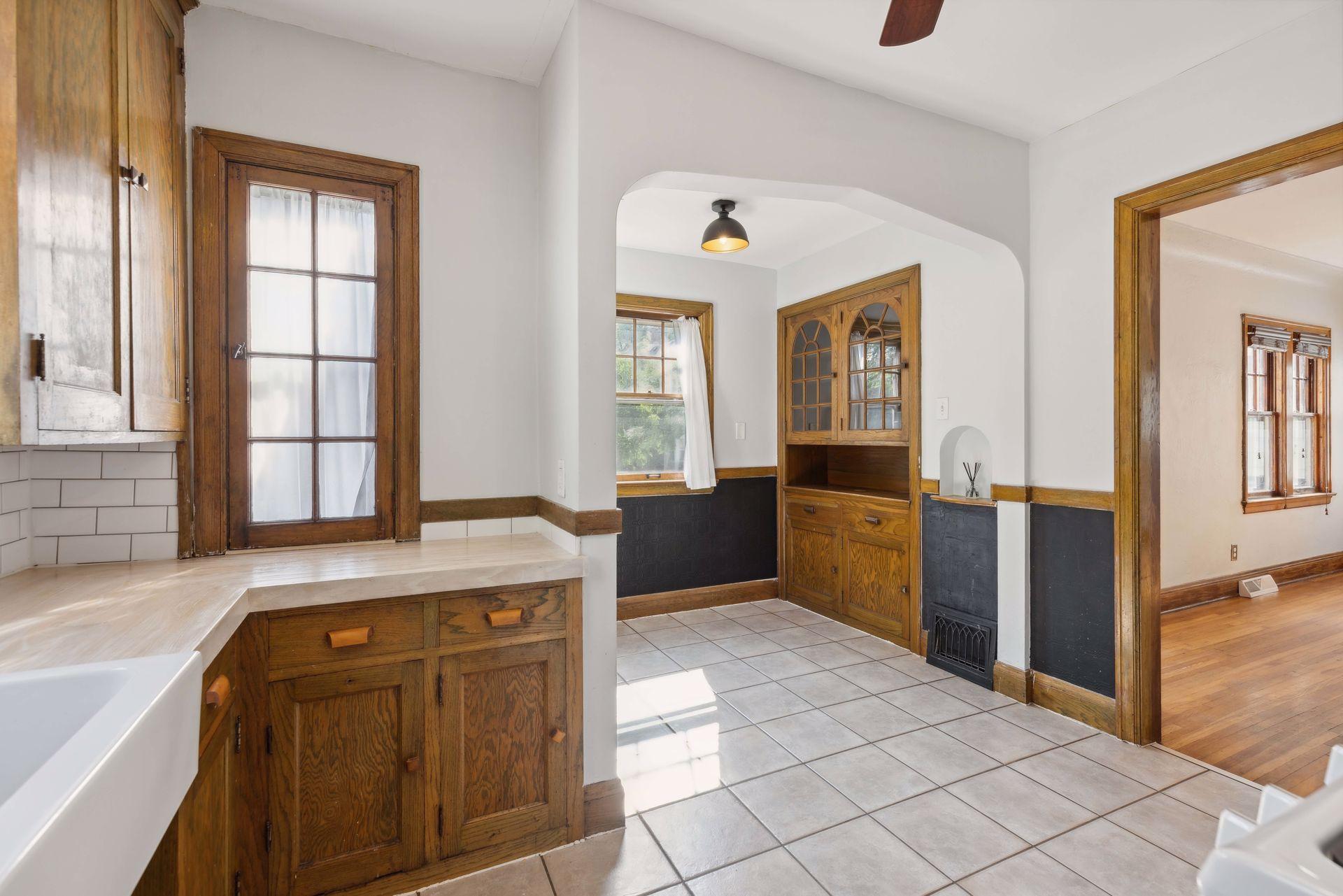 2323 Sheridan Avenue N