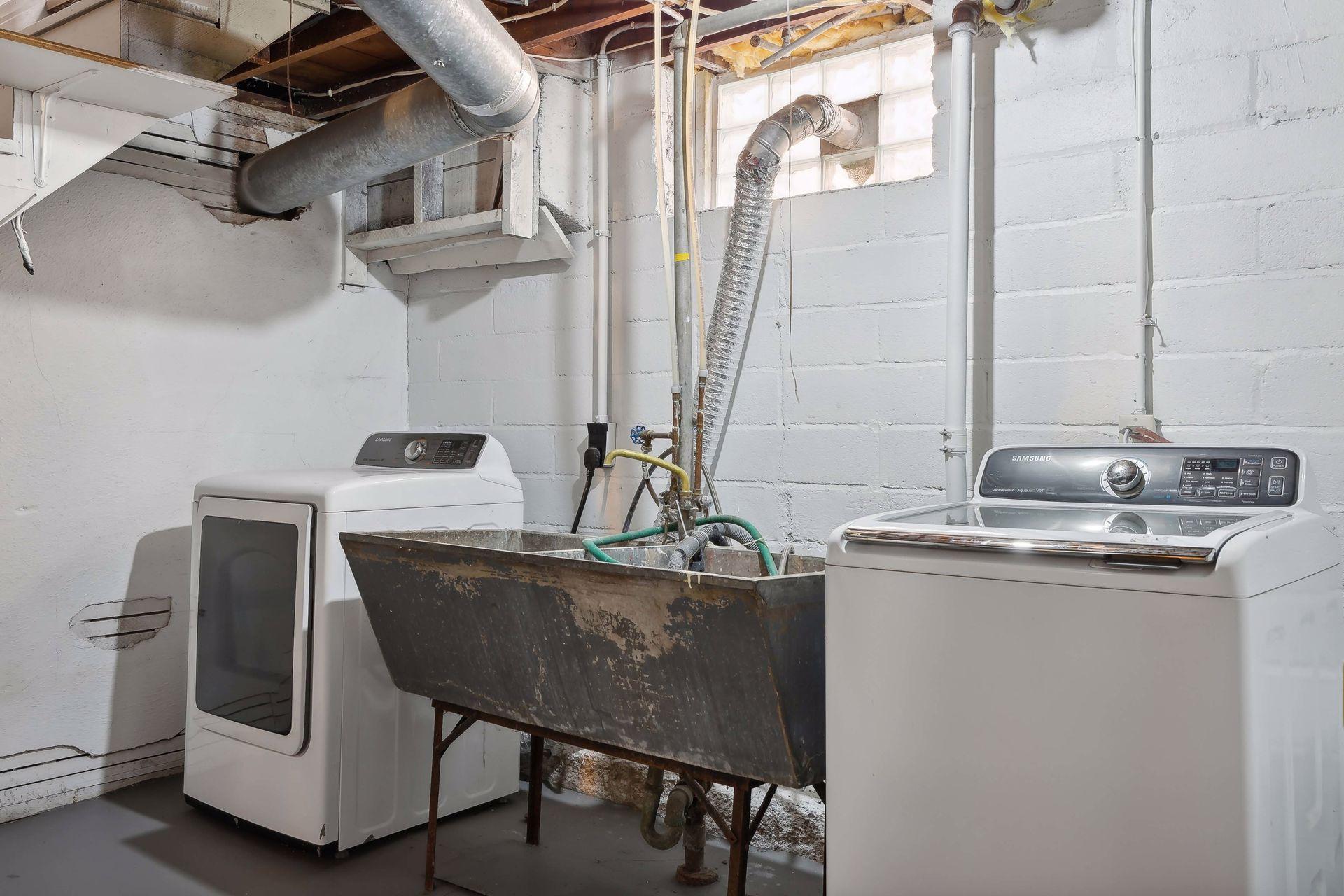 2323 Sheridan Avenue N