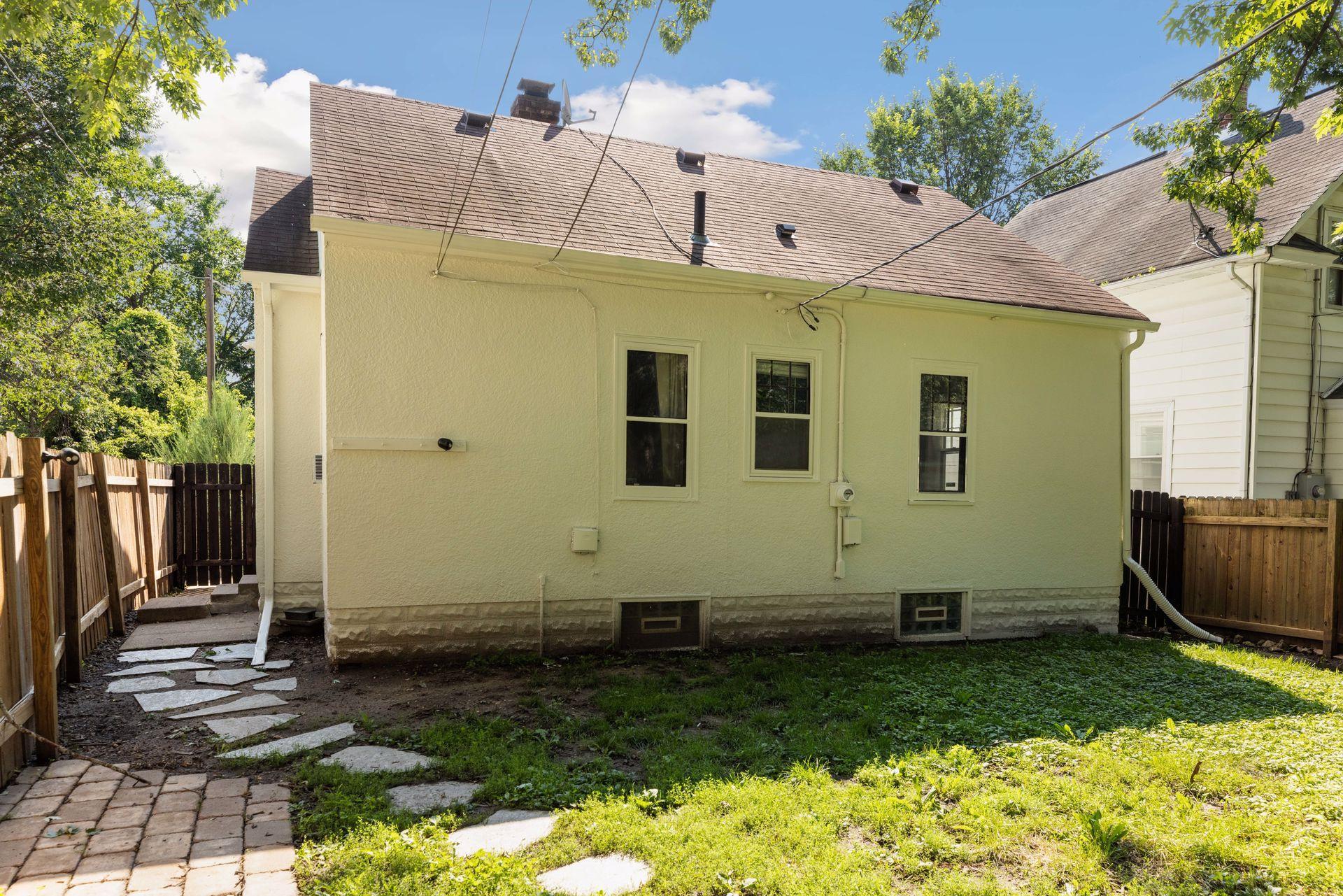 2323 Sheridan Avenue N