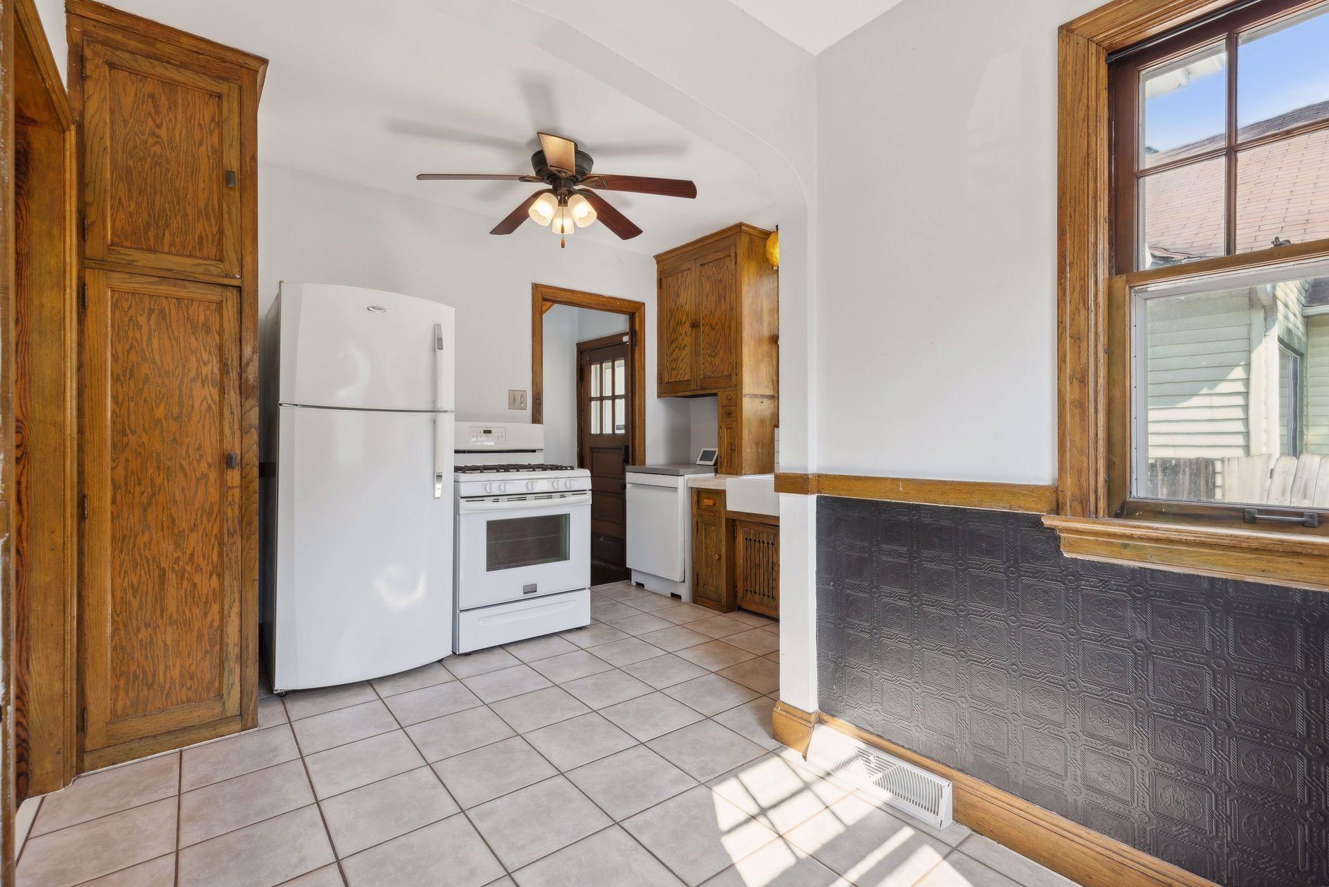 2323 Sheridan Avenue N