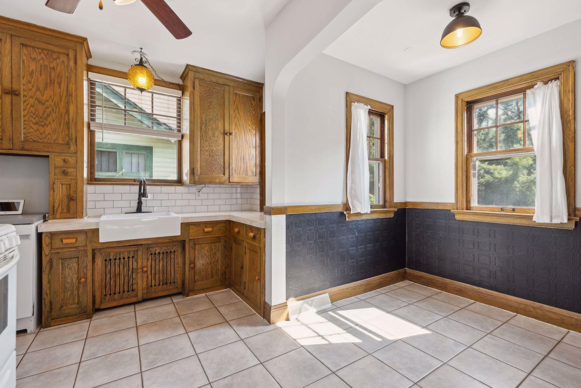 2323 Sheridan Avenue N