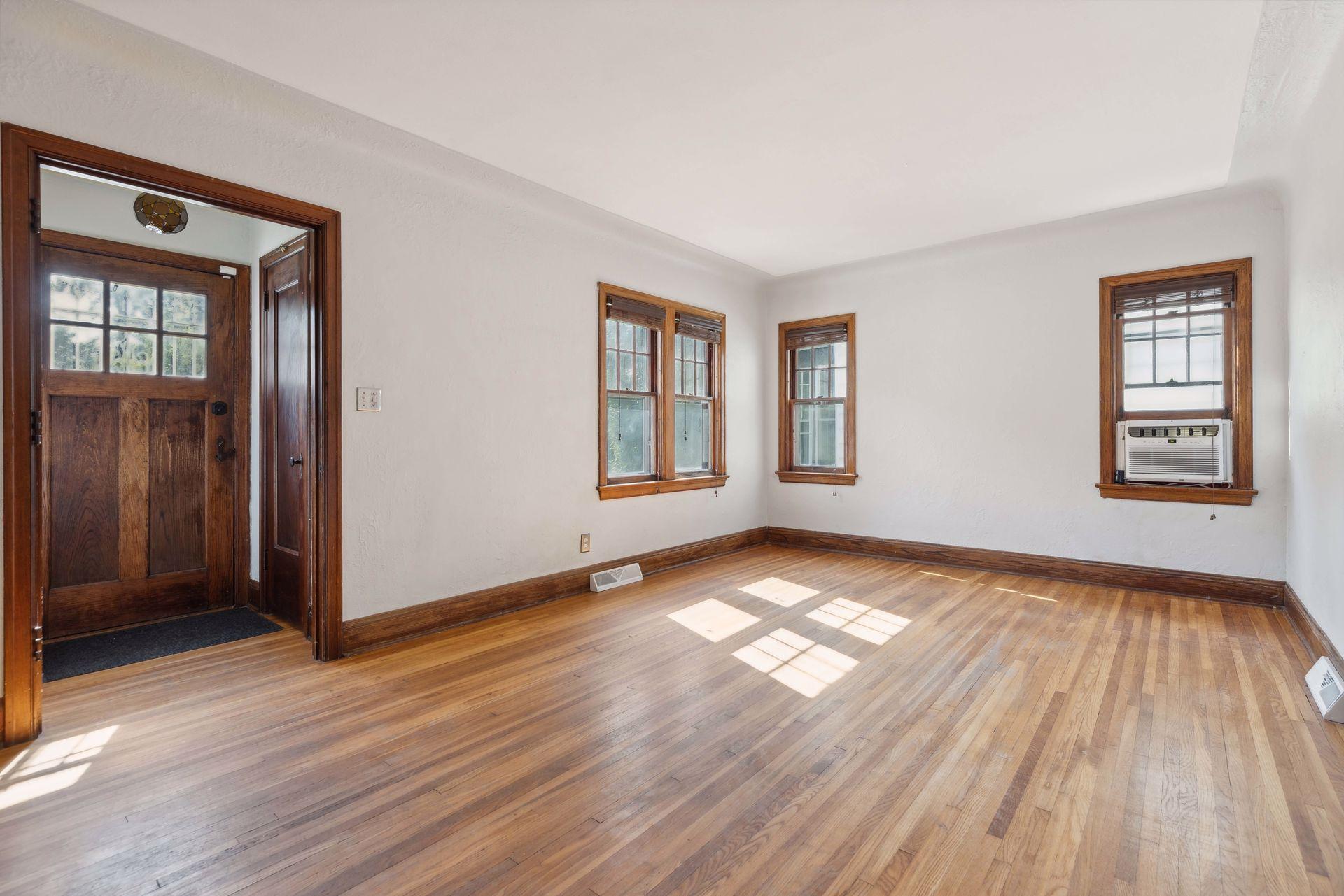 2323 Sheridan Avenue N