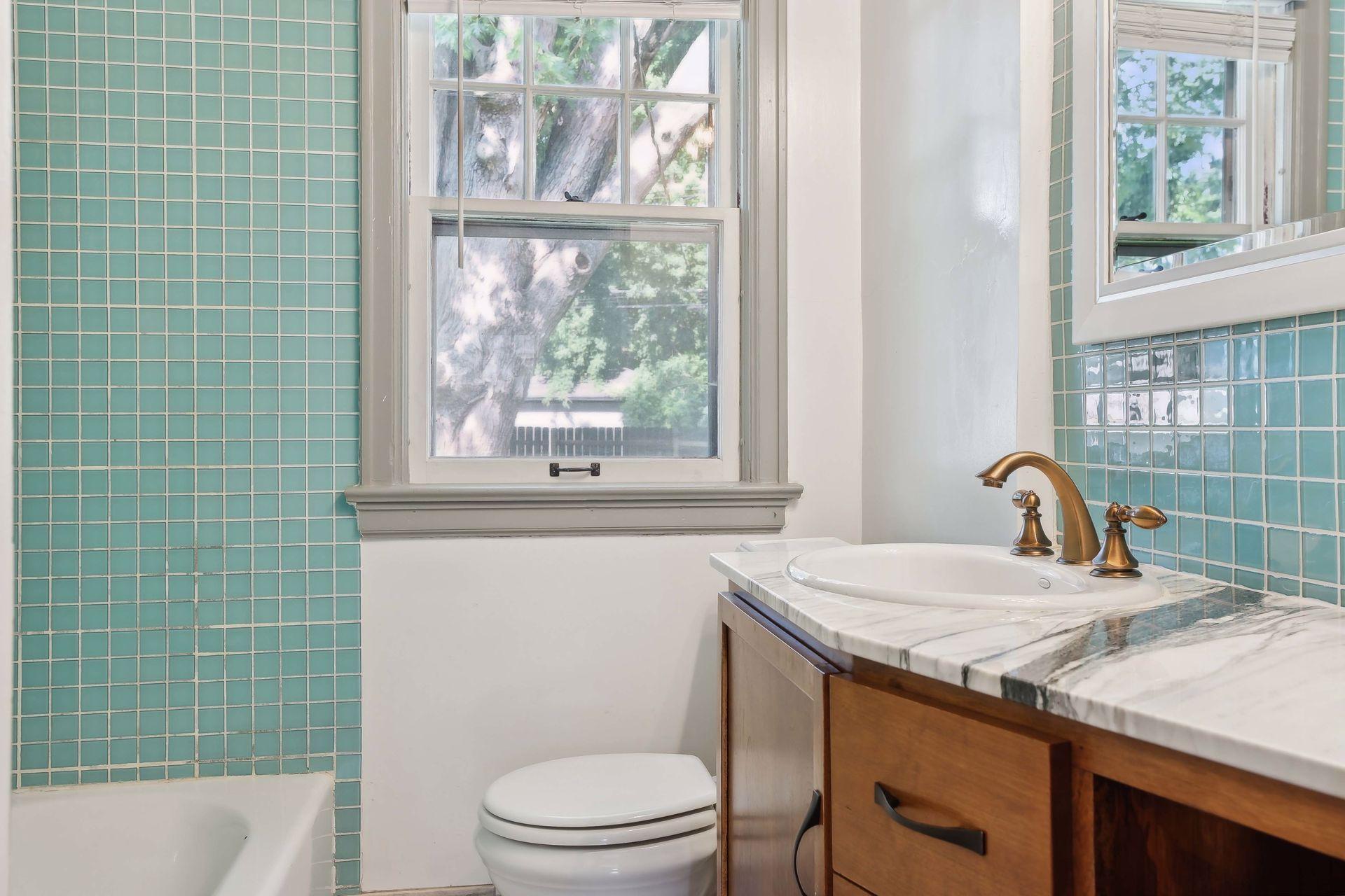 2323 Sheridan Avenue N