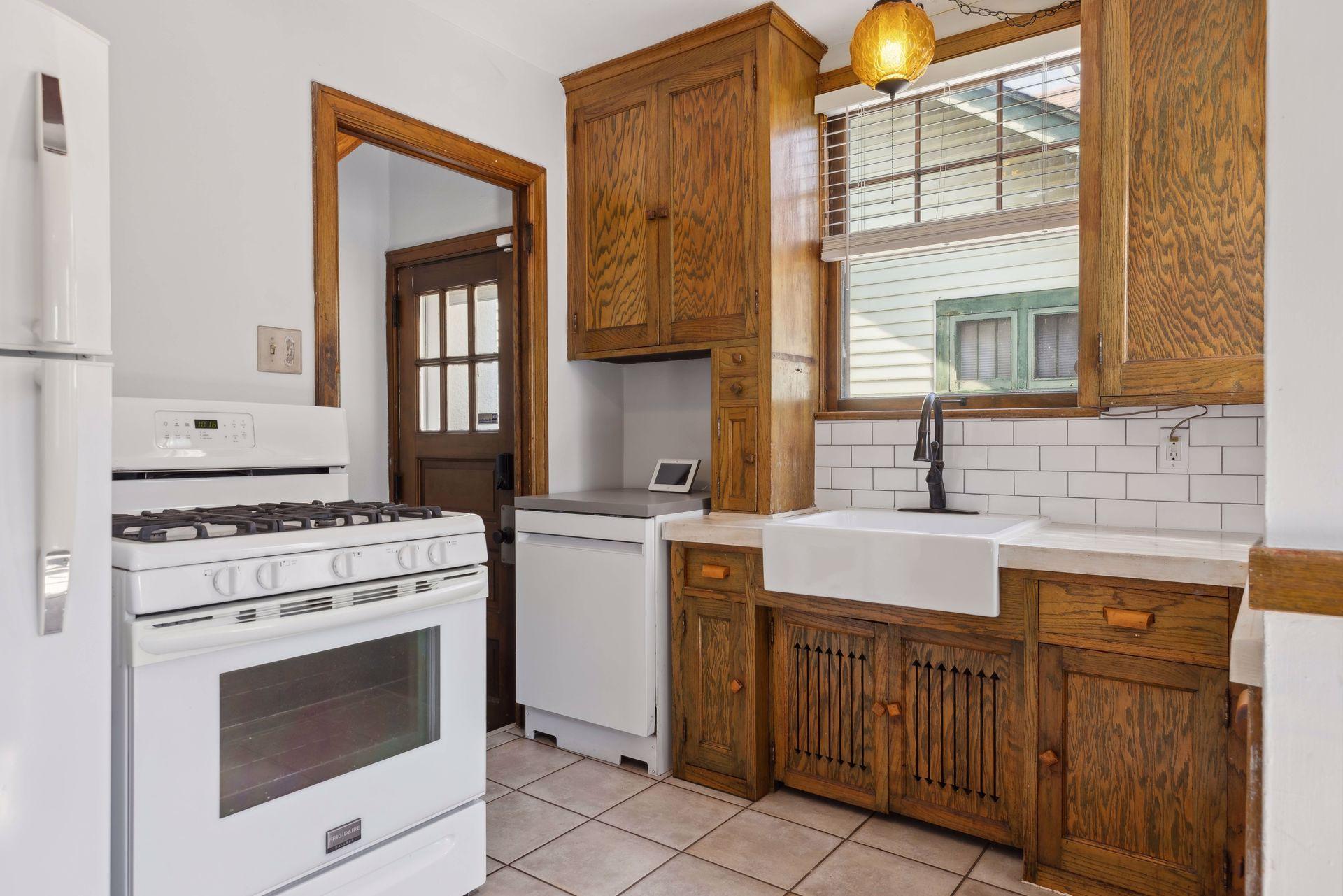 2323 Sheridan Avenue N