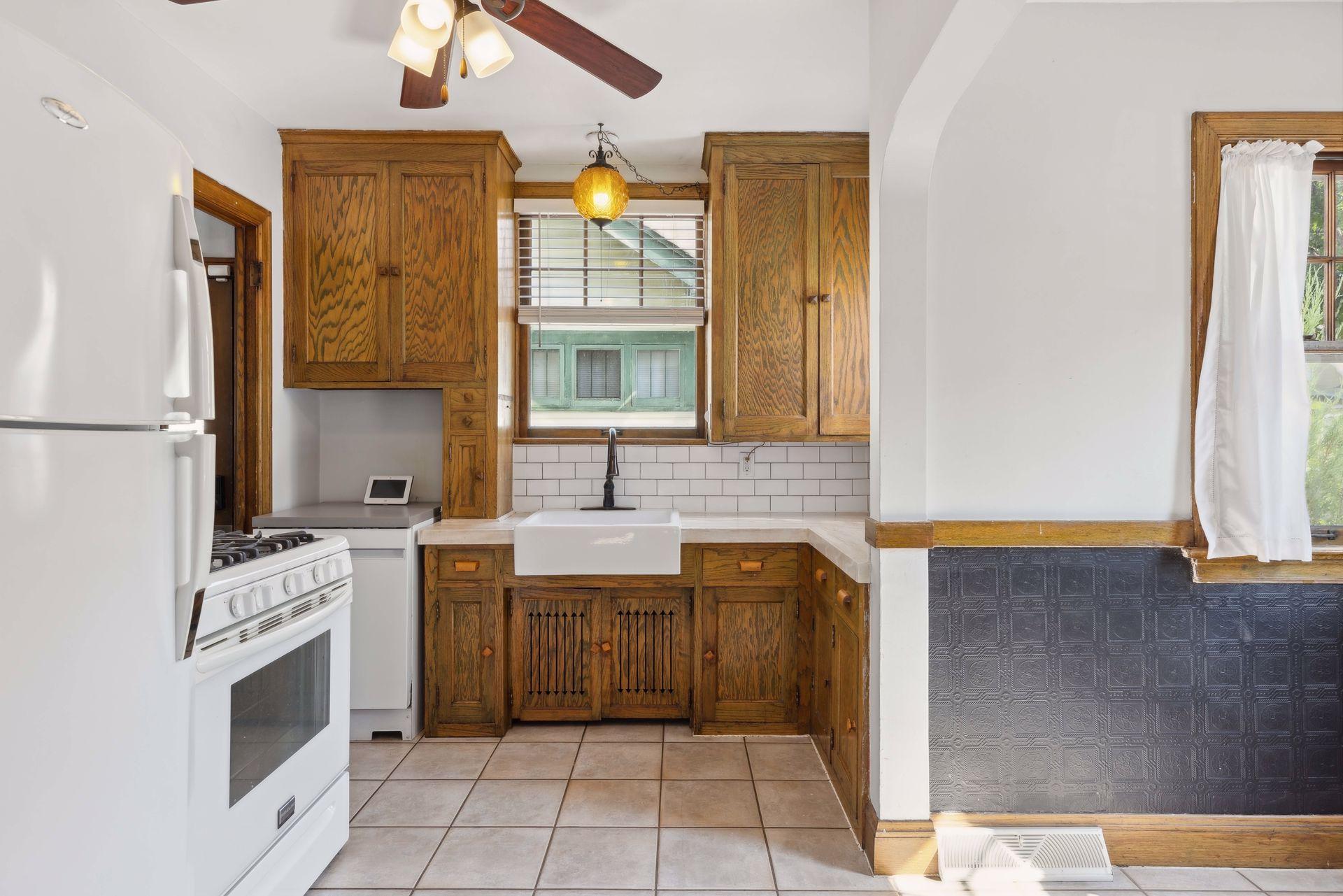 2323 Sheridan Avenue N