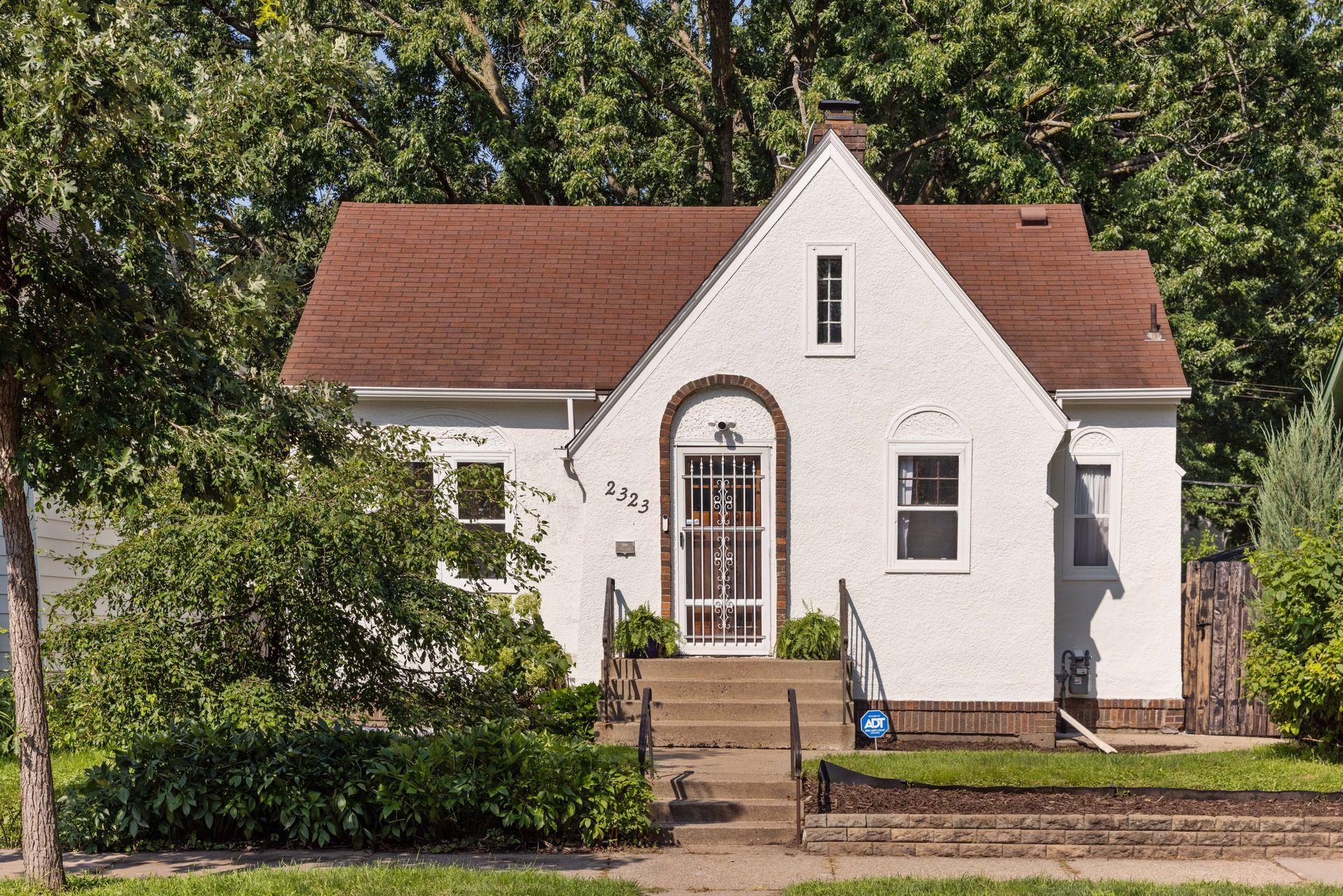 2323 Sheridan Avenue N