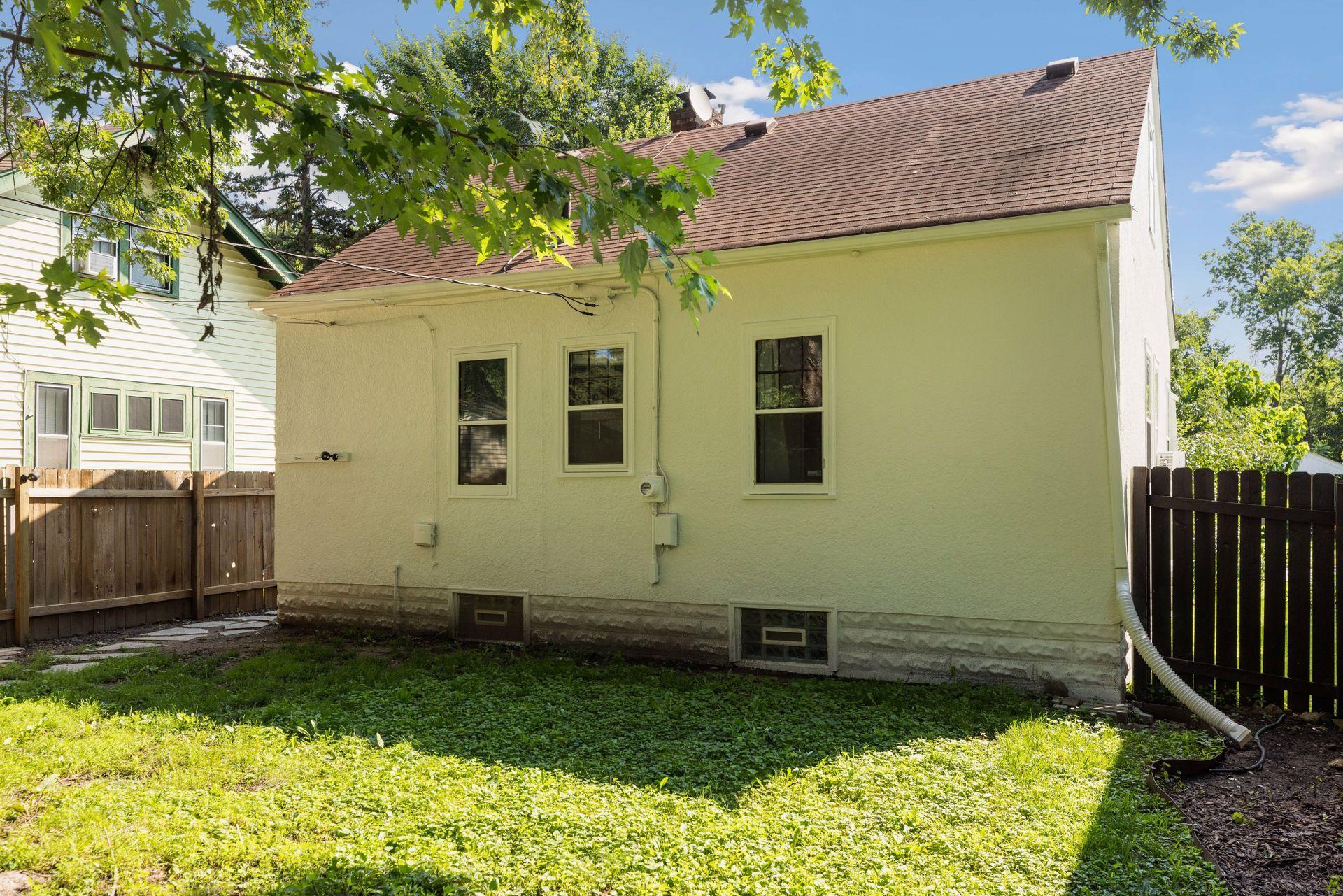 2323 Sheridan Avenue N