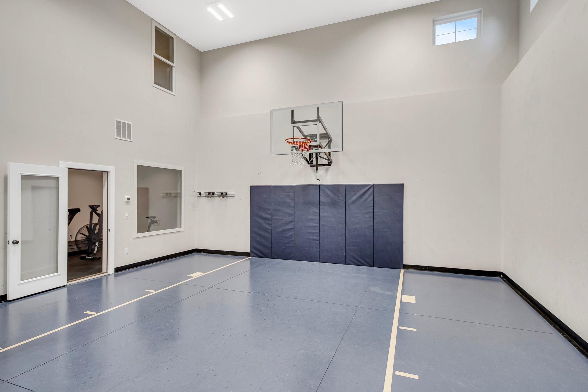 5675 Zanzibar Lane N