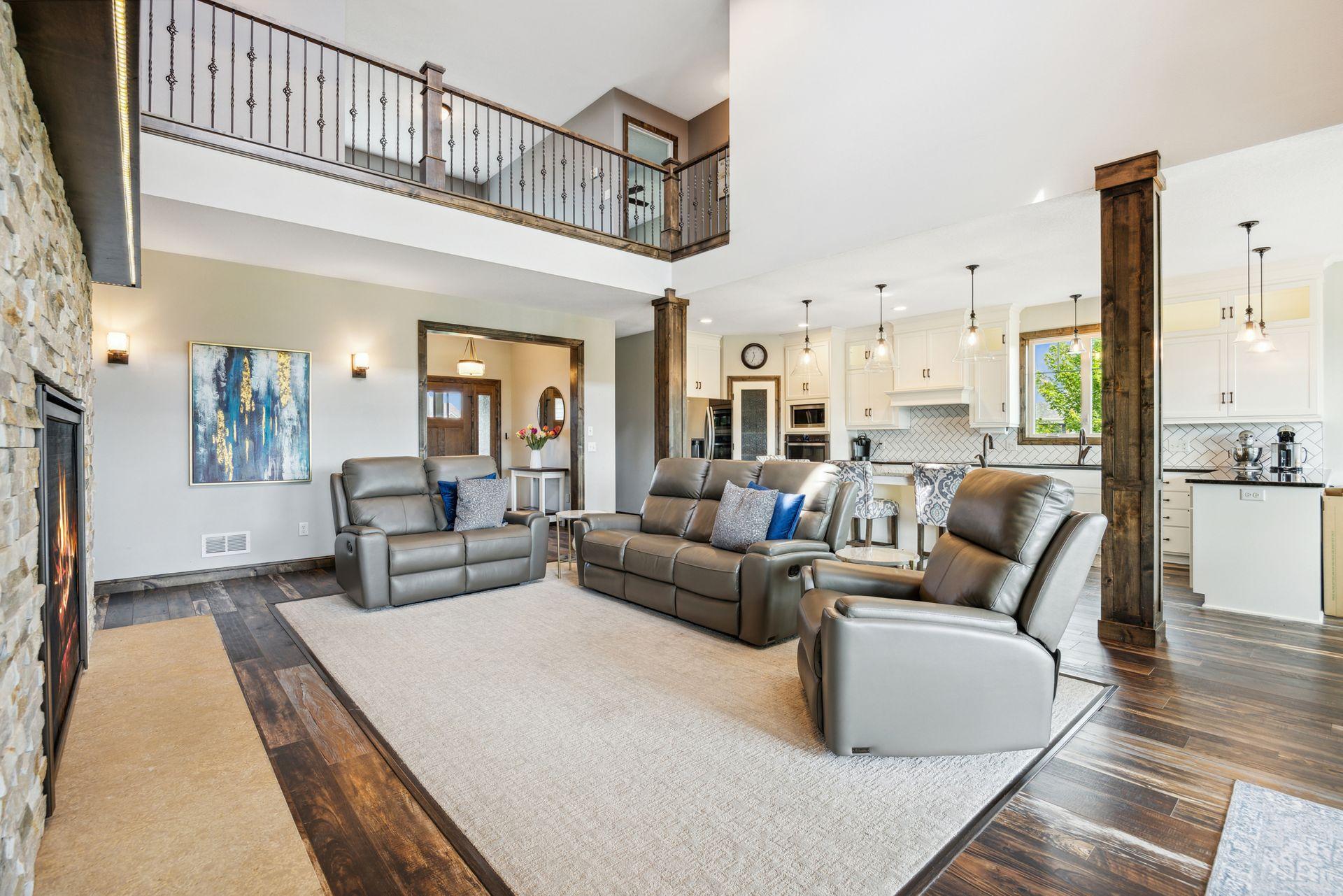 3400 Old Creek Way NE