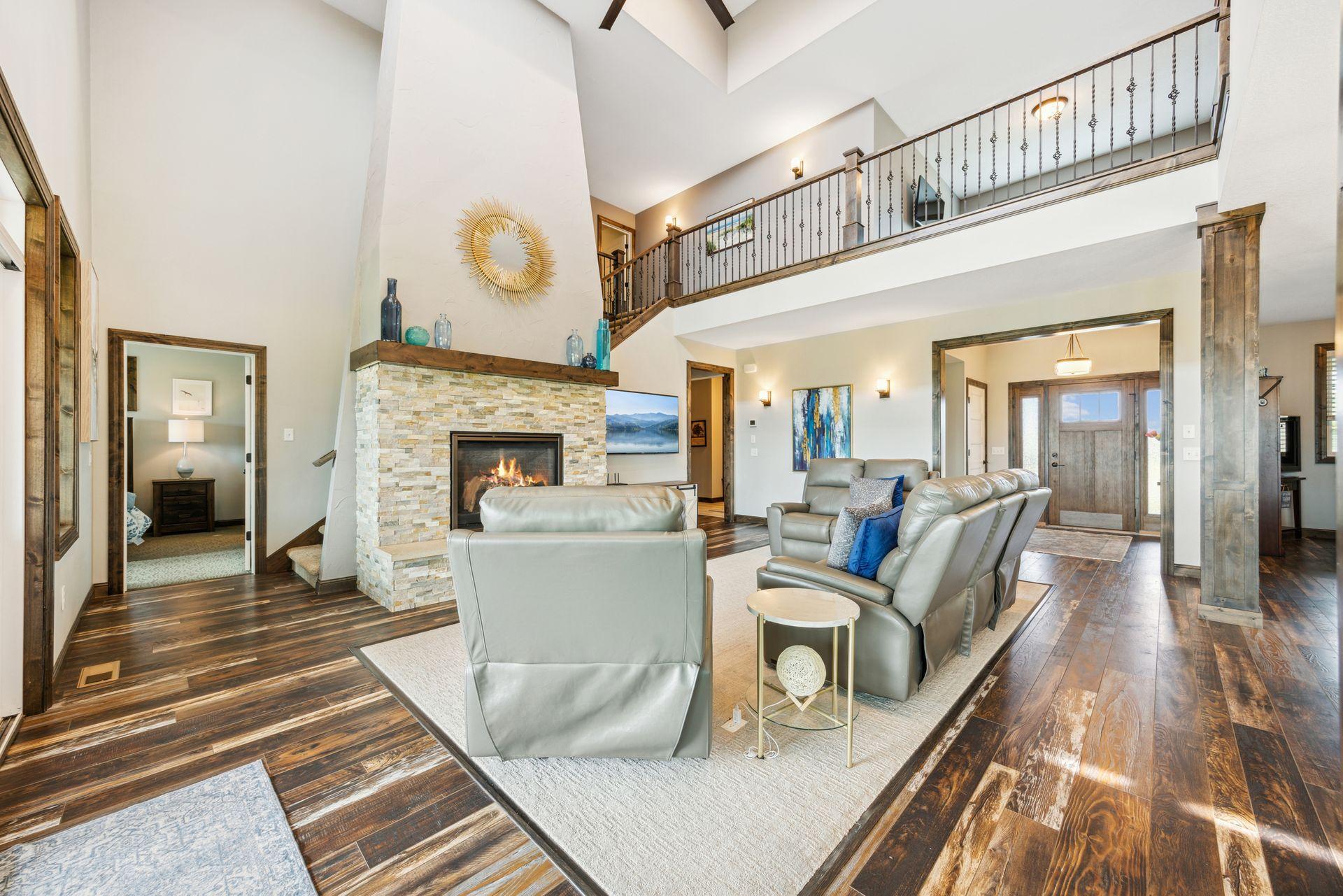 3400 Old Creek Way NE