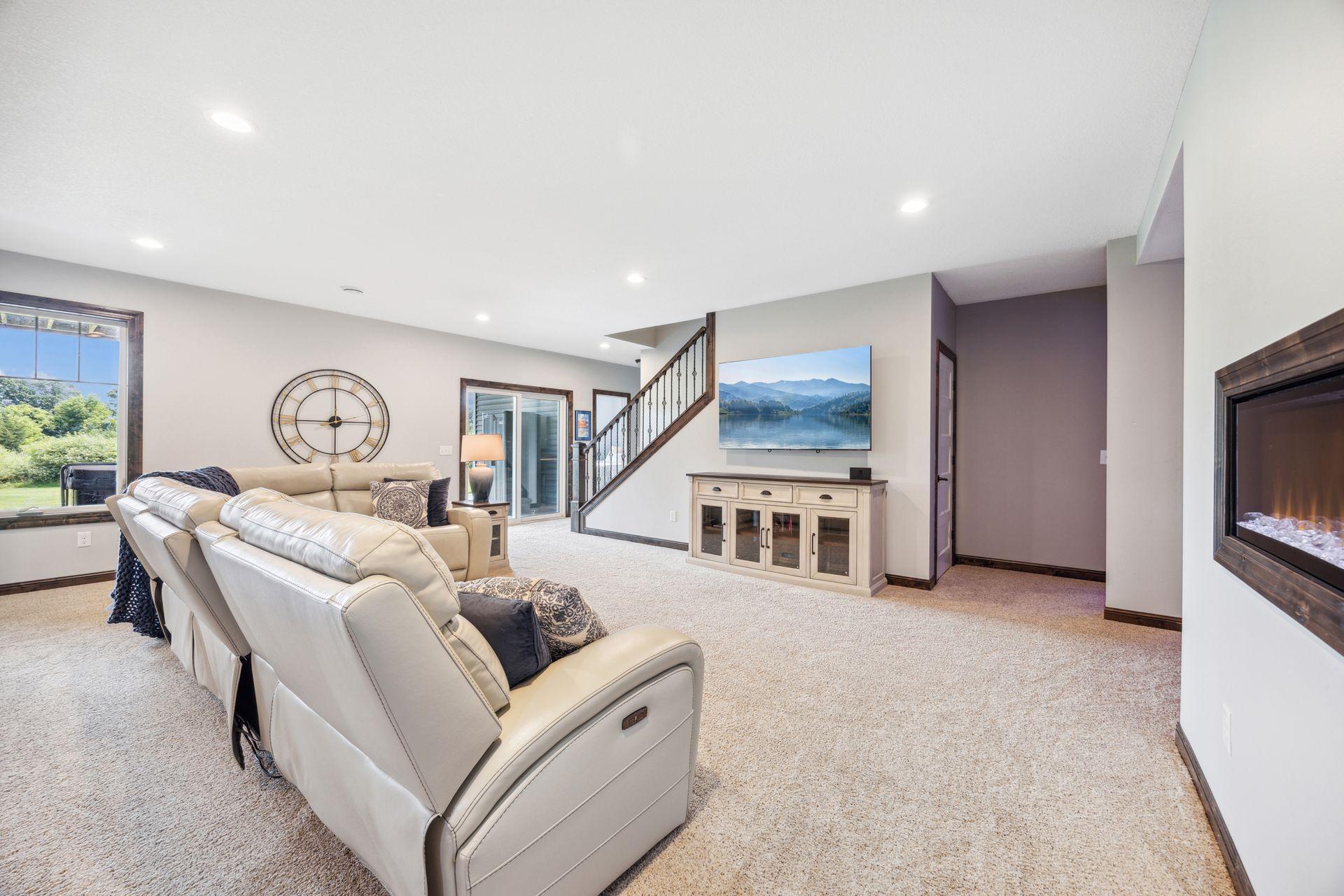 3400 Old Creek Way NE