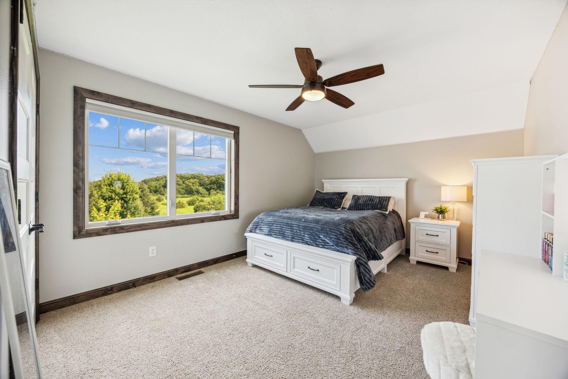 3400 Old Creek Way NE