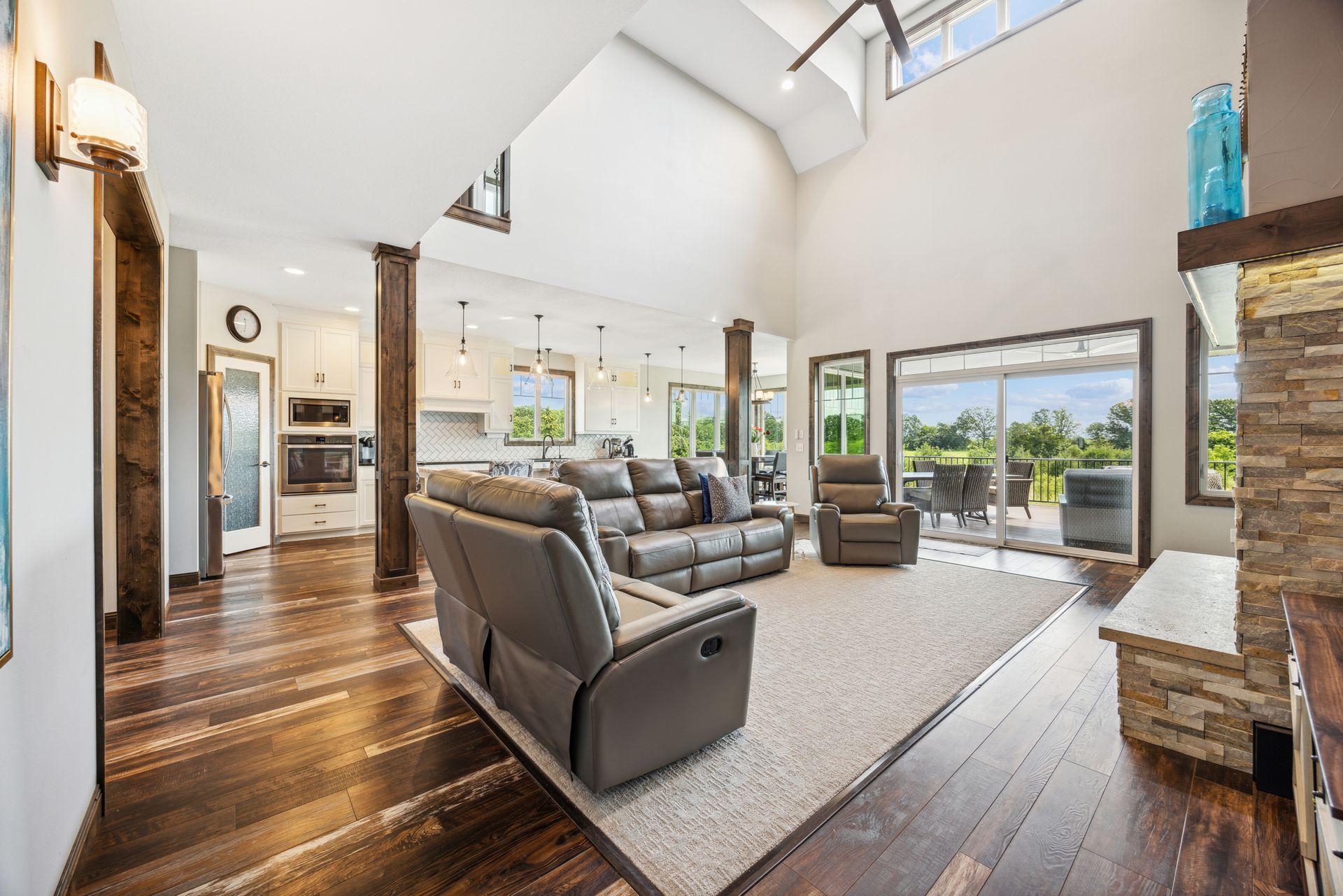 3400 Old Creek Way NE