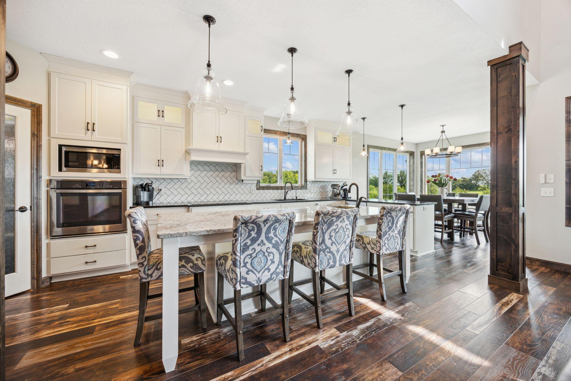 3400 Old Creek Way NE