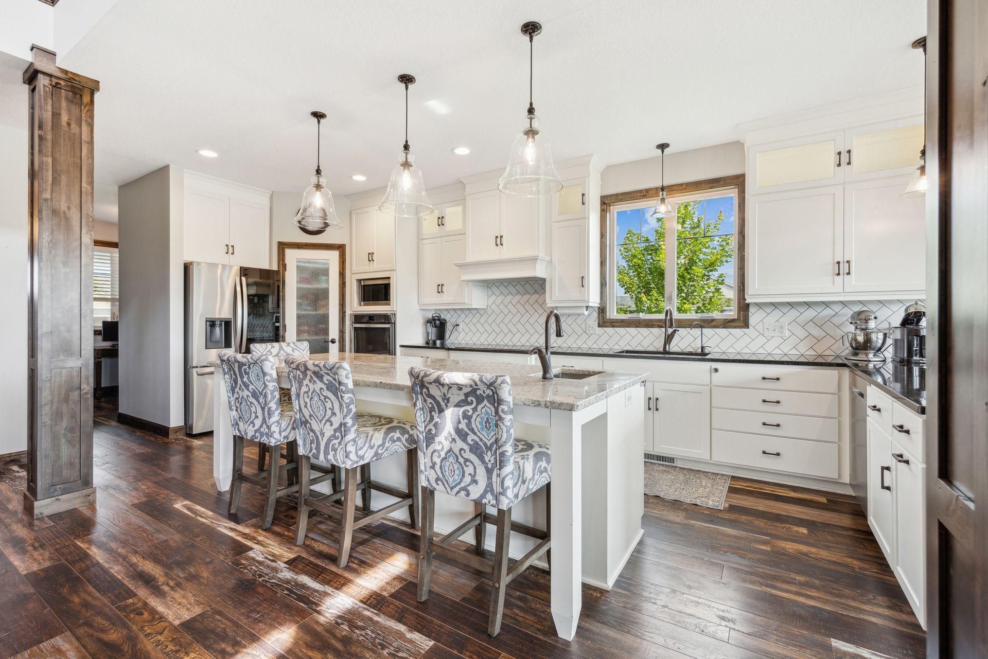 3400 Old Creek Way NE