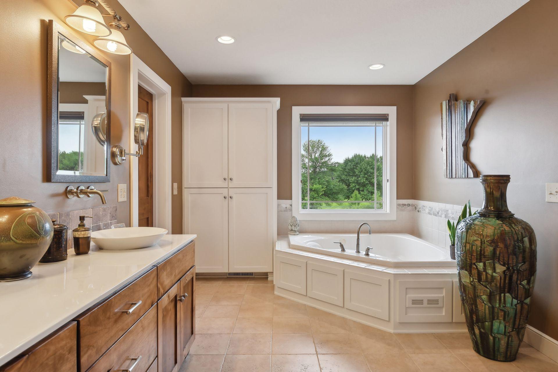 1005 Willow View Drive