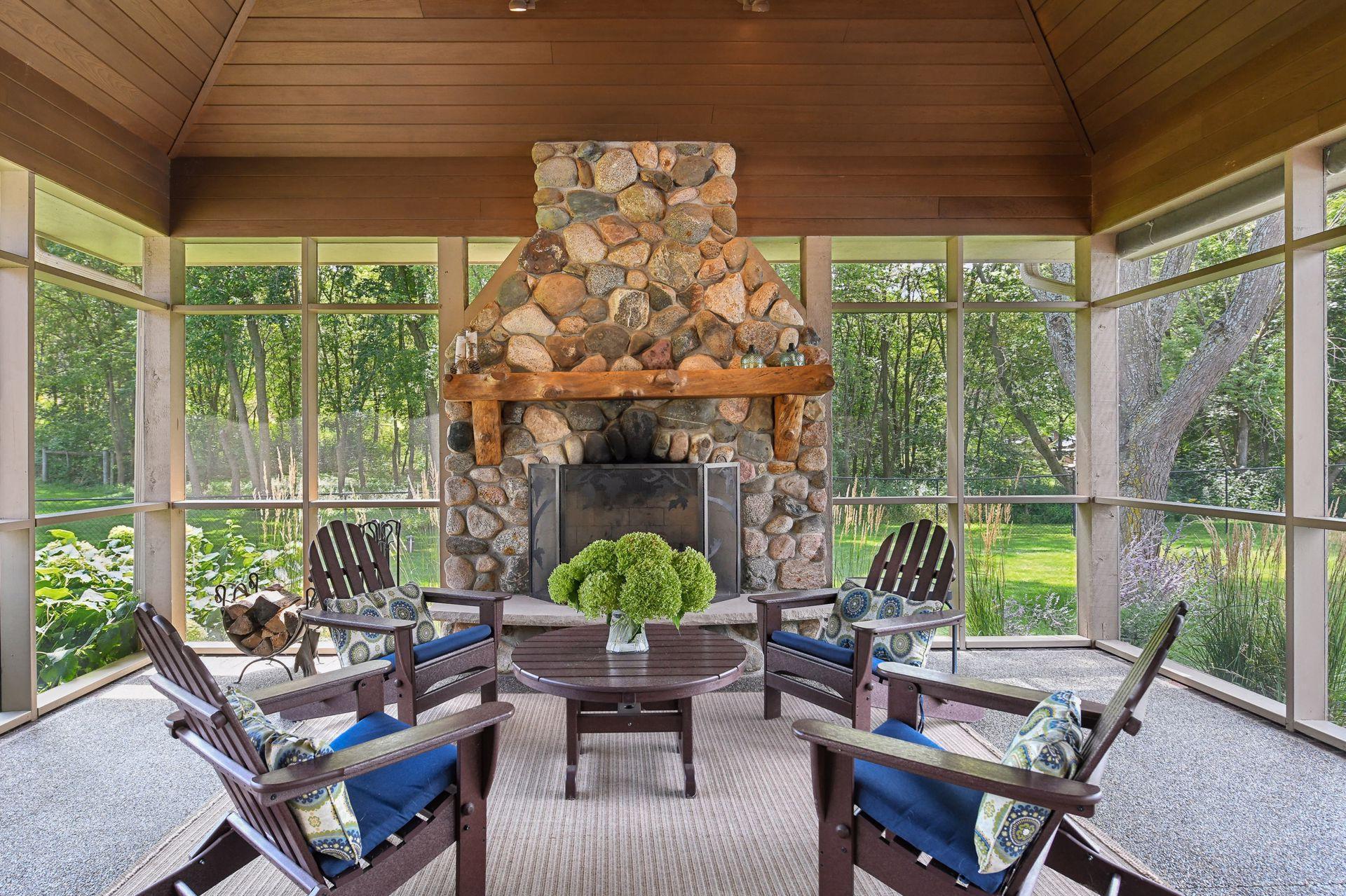 2335 Hollybush Road