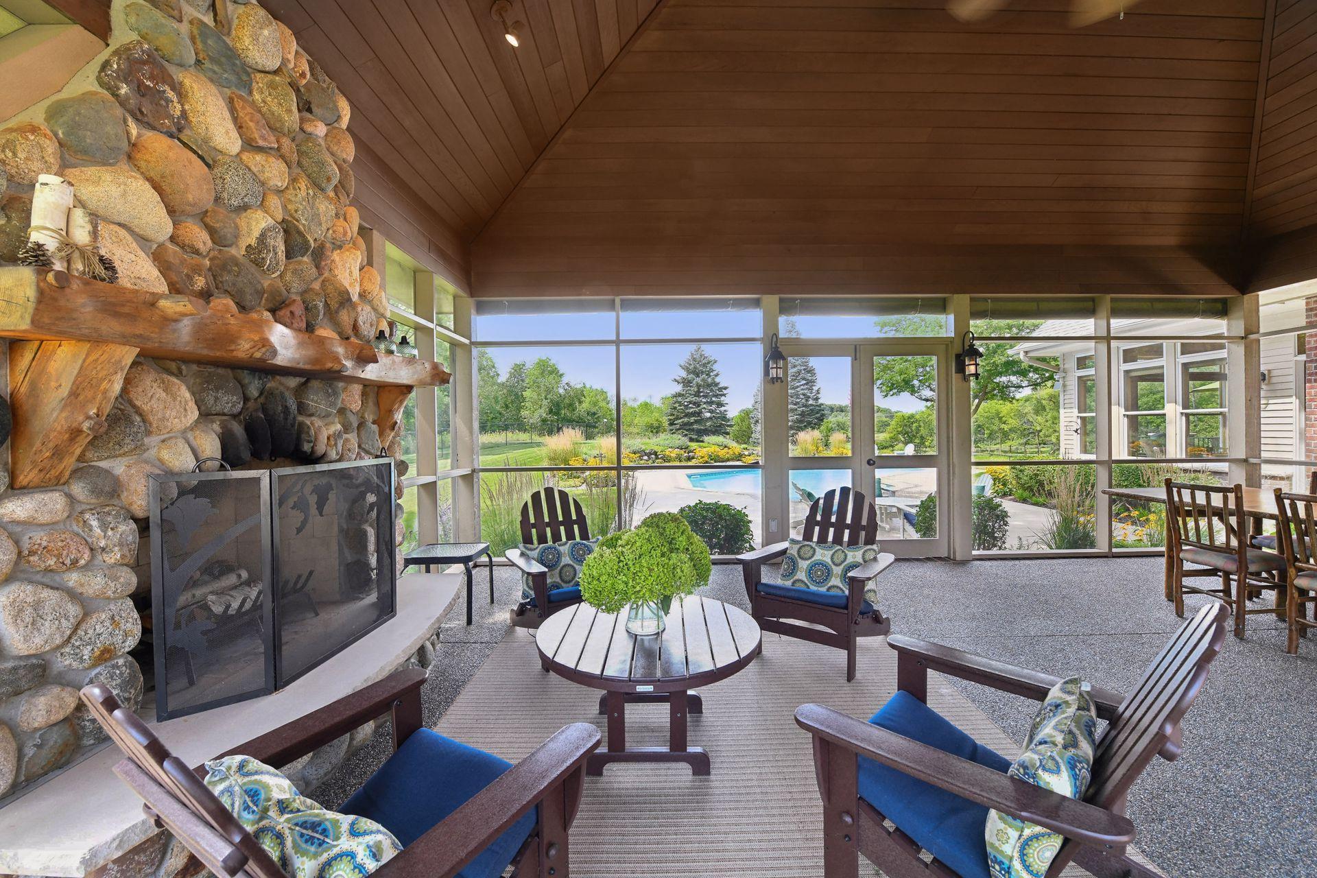 2335 Hollybush Road