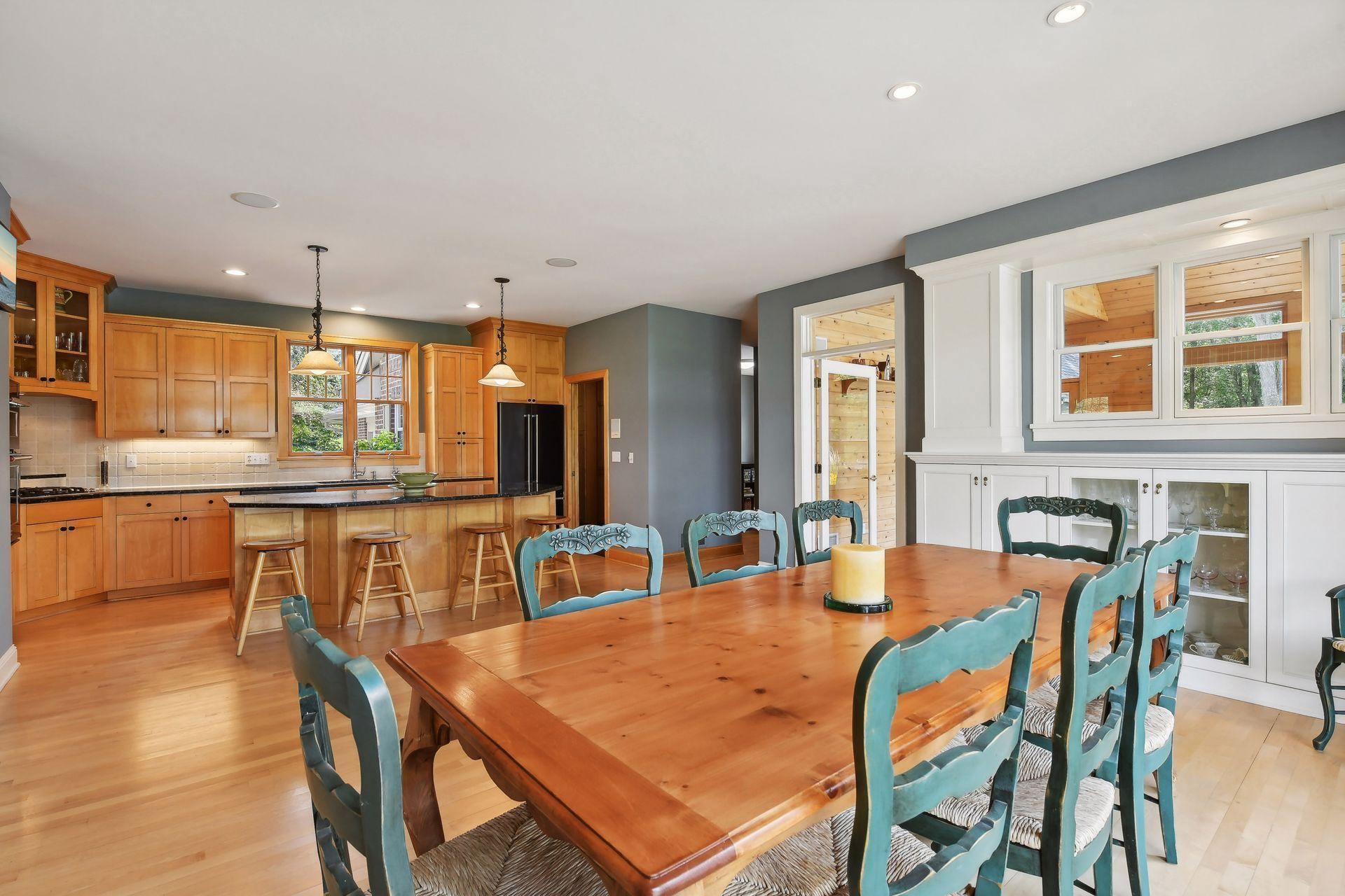 2335 Hollybush Road