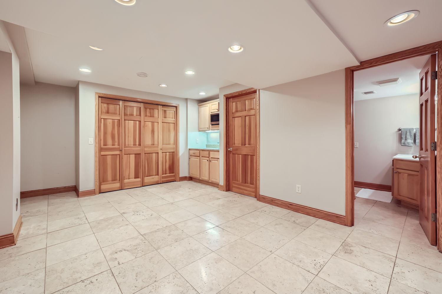 6021 Killarney Lane S