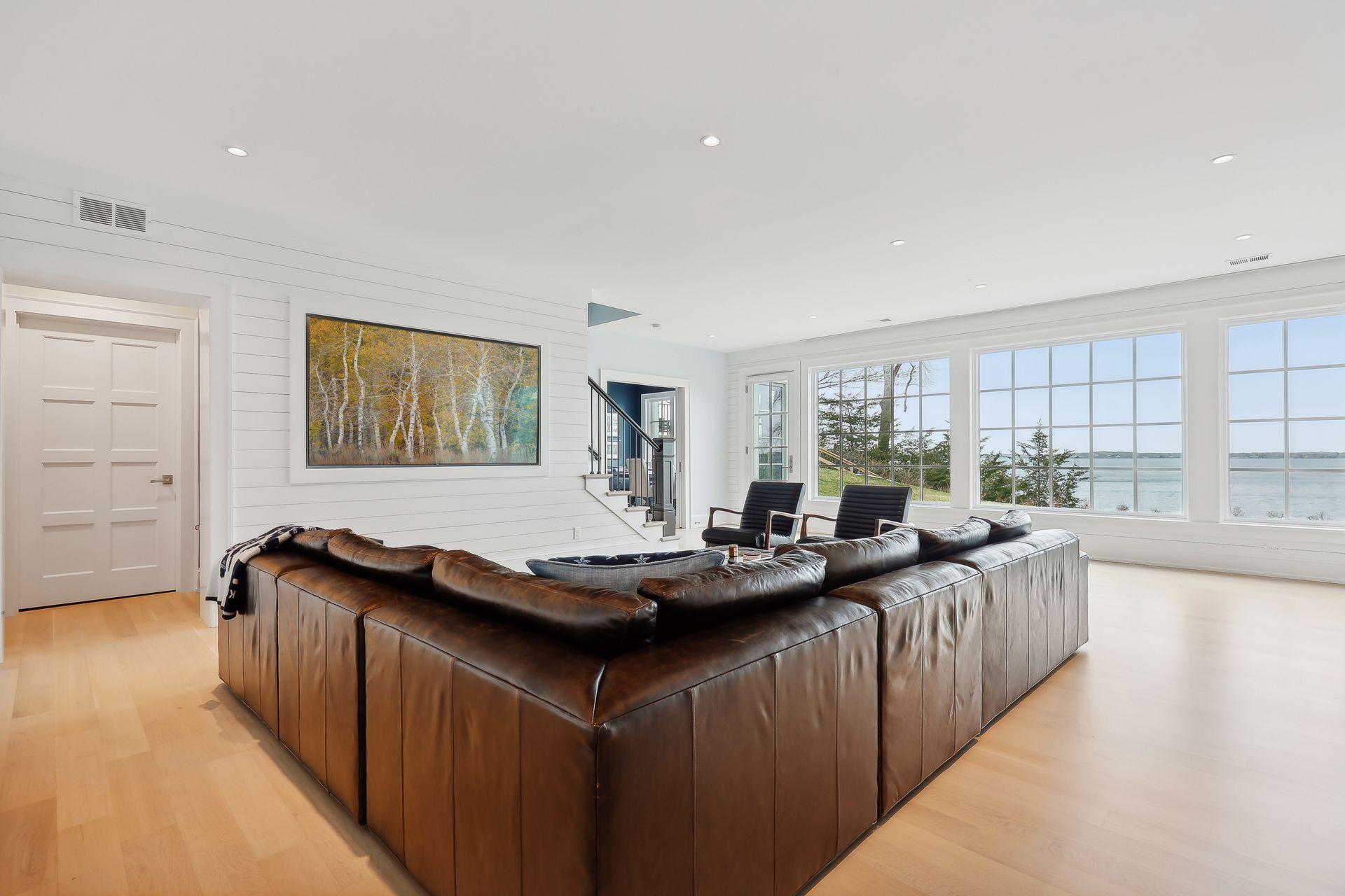 19720 Lakeview Avenue