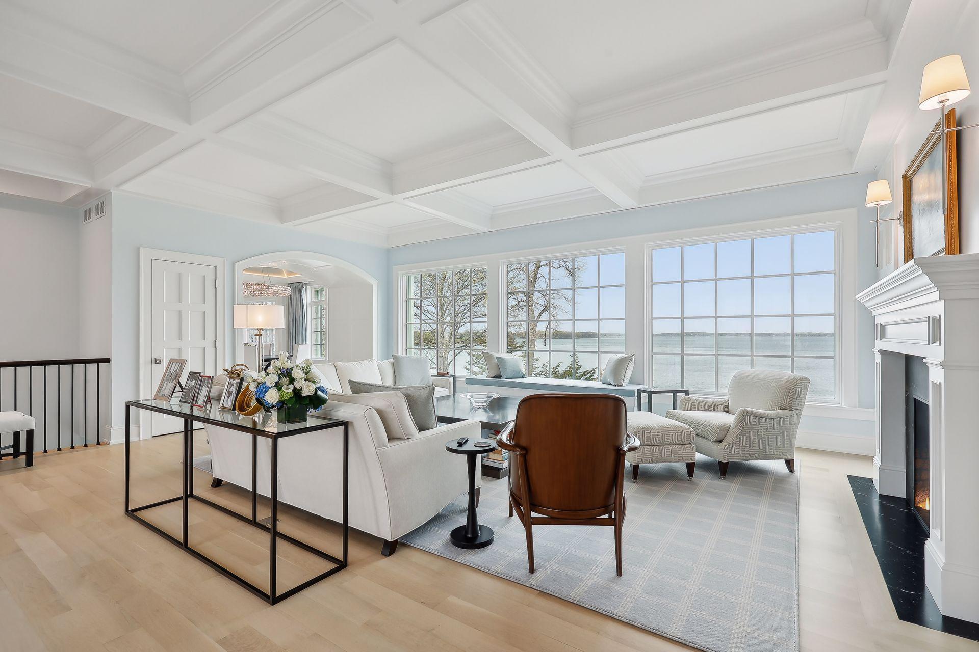 19720 Lakeview Avenue