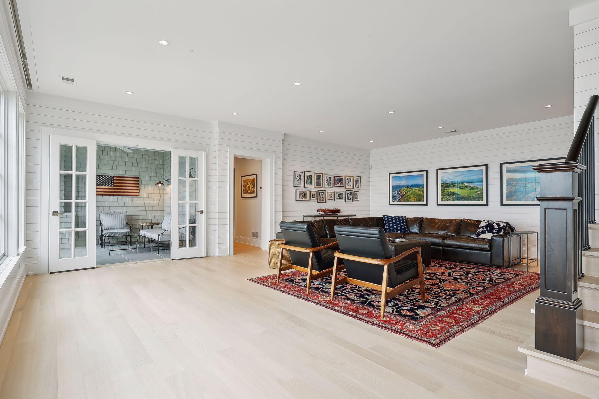 19720 Lakeview Avenue