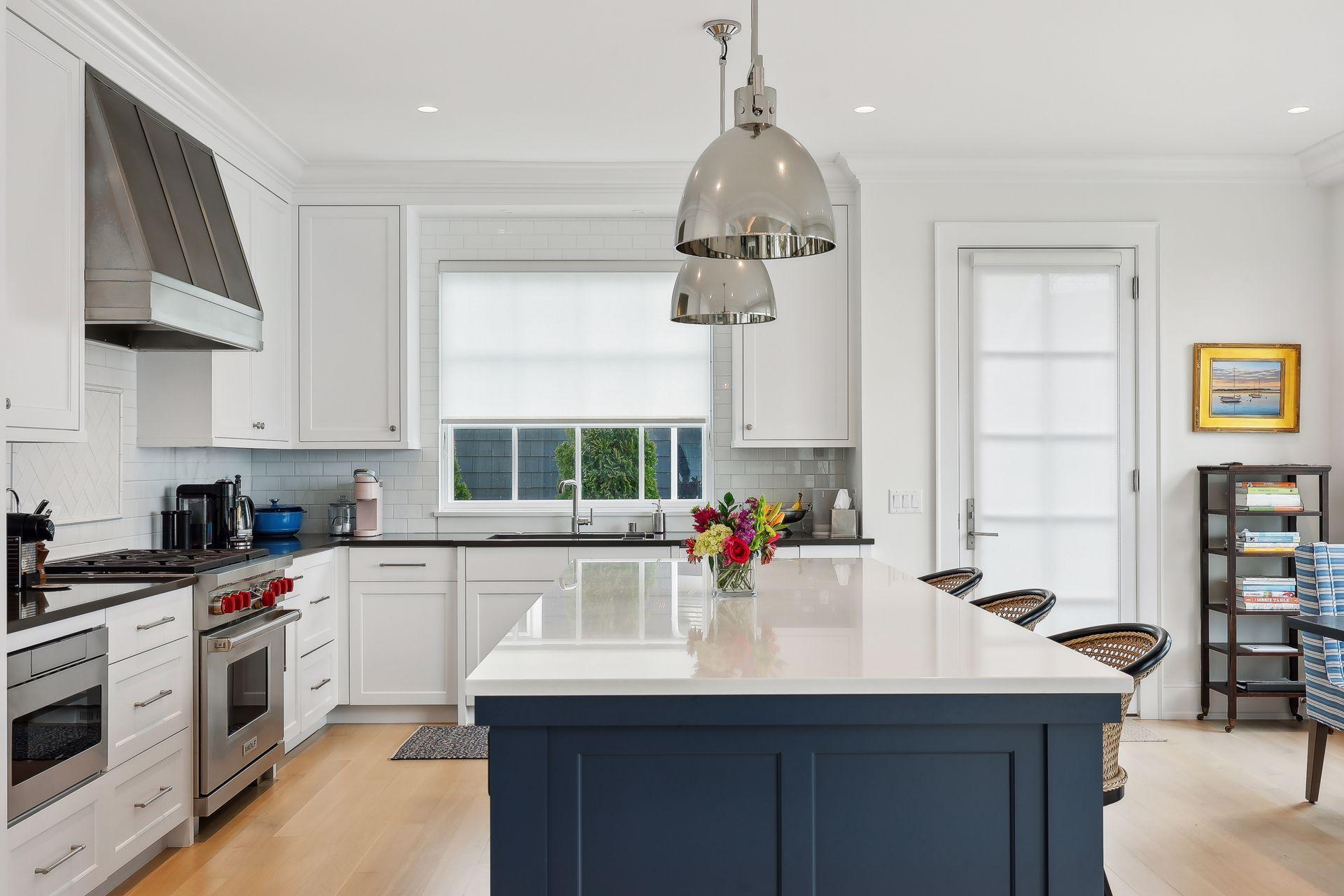 19720 Lakeview Avenue