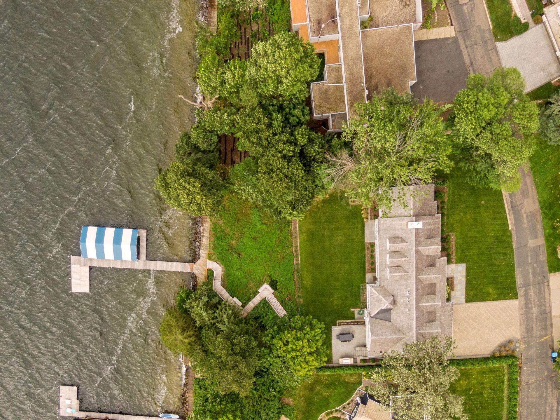 19720 Lakeview Avenue