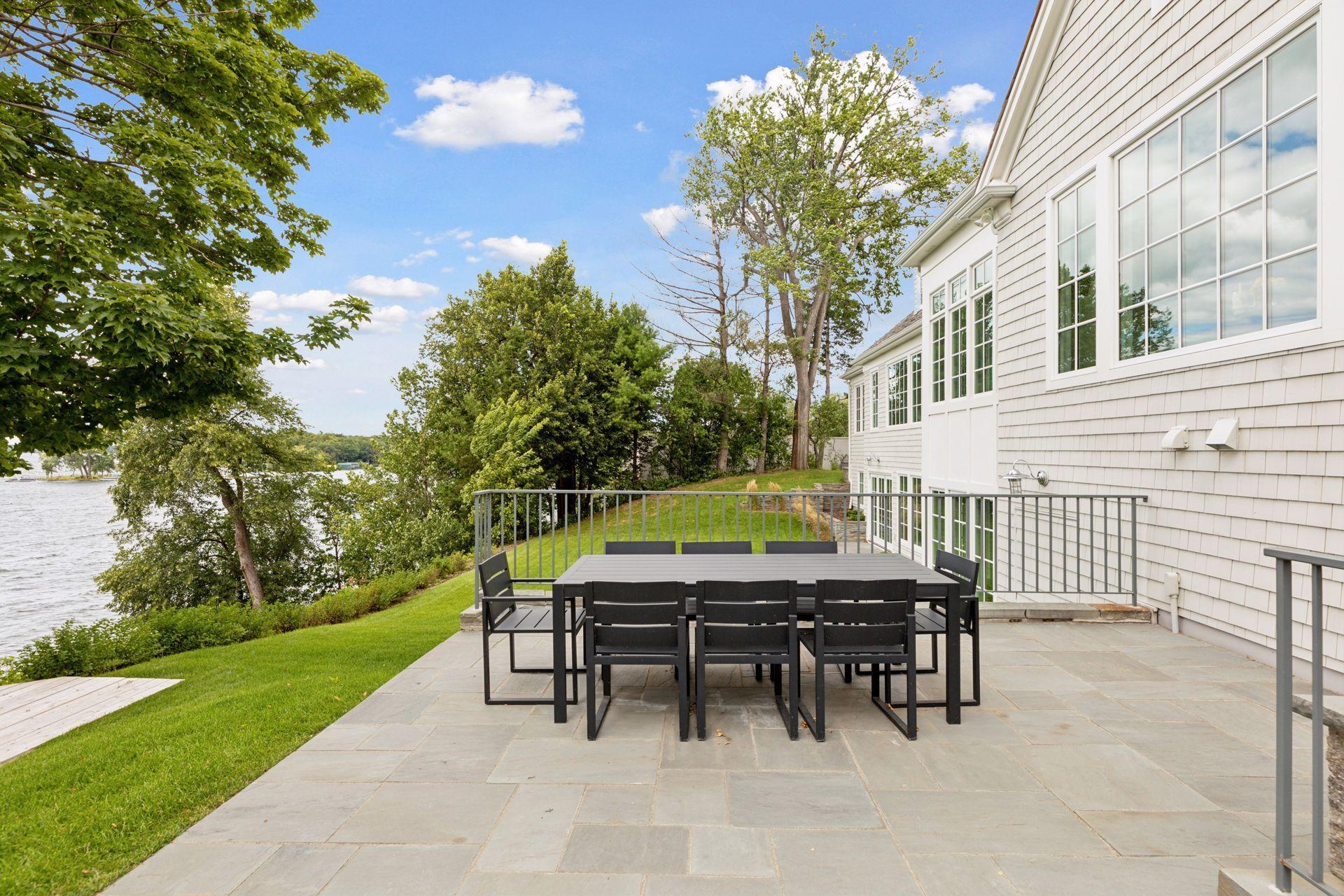 19720 Lakeview Avenue