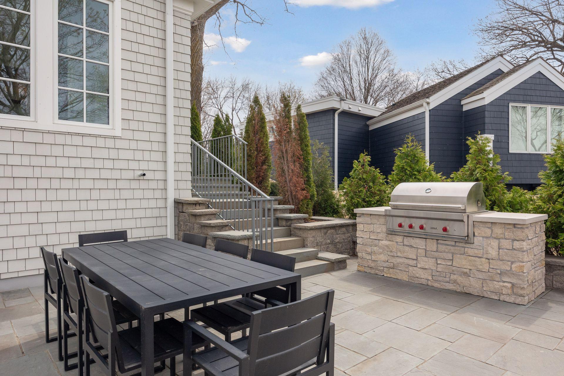 19720 Lakeview Avenue