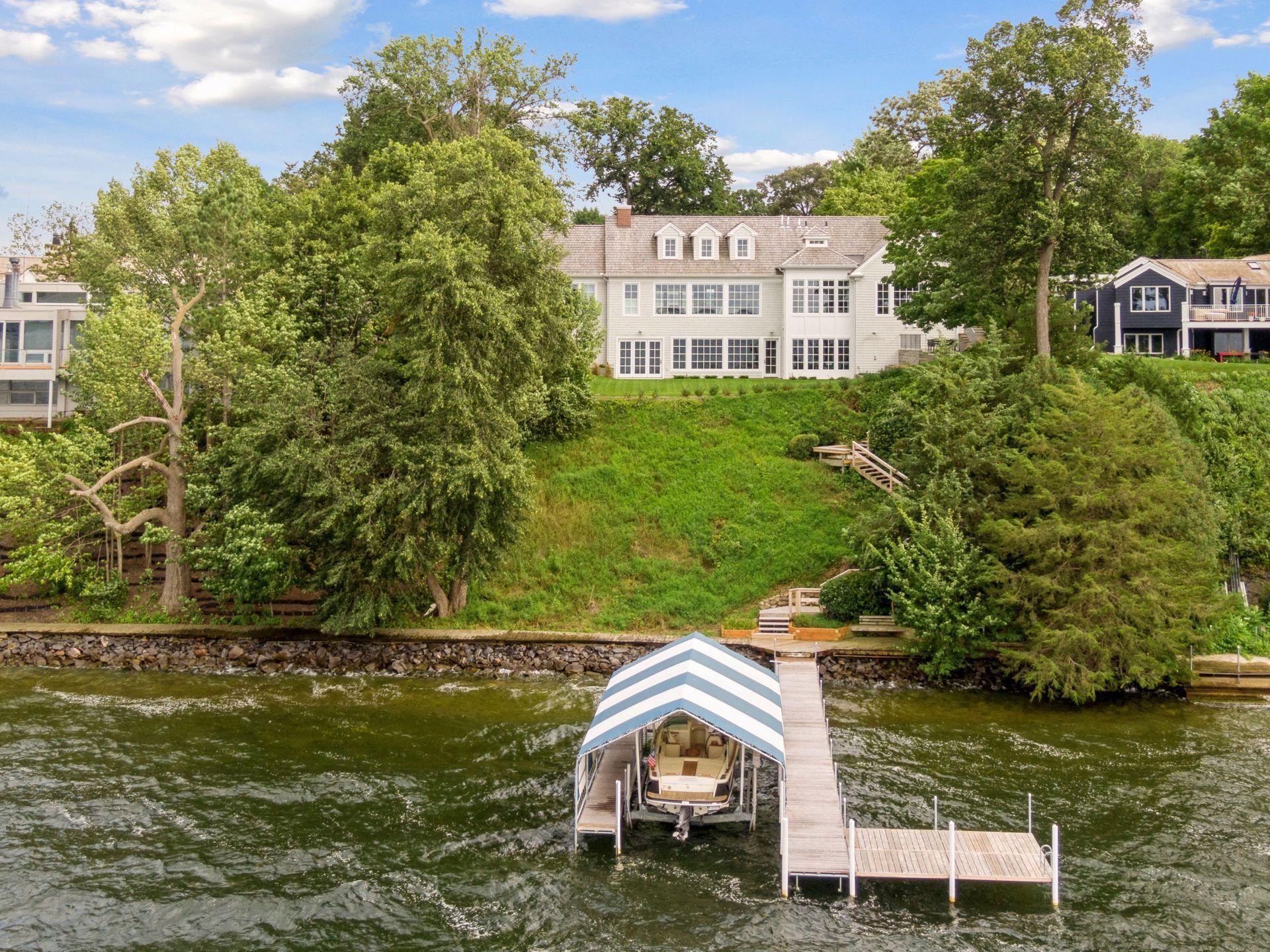 19720 Lakeview Avenue