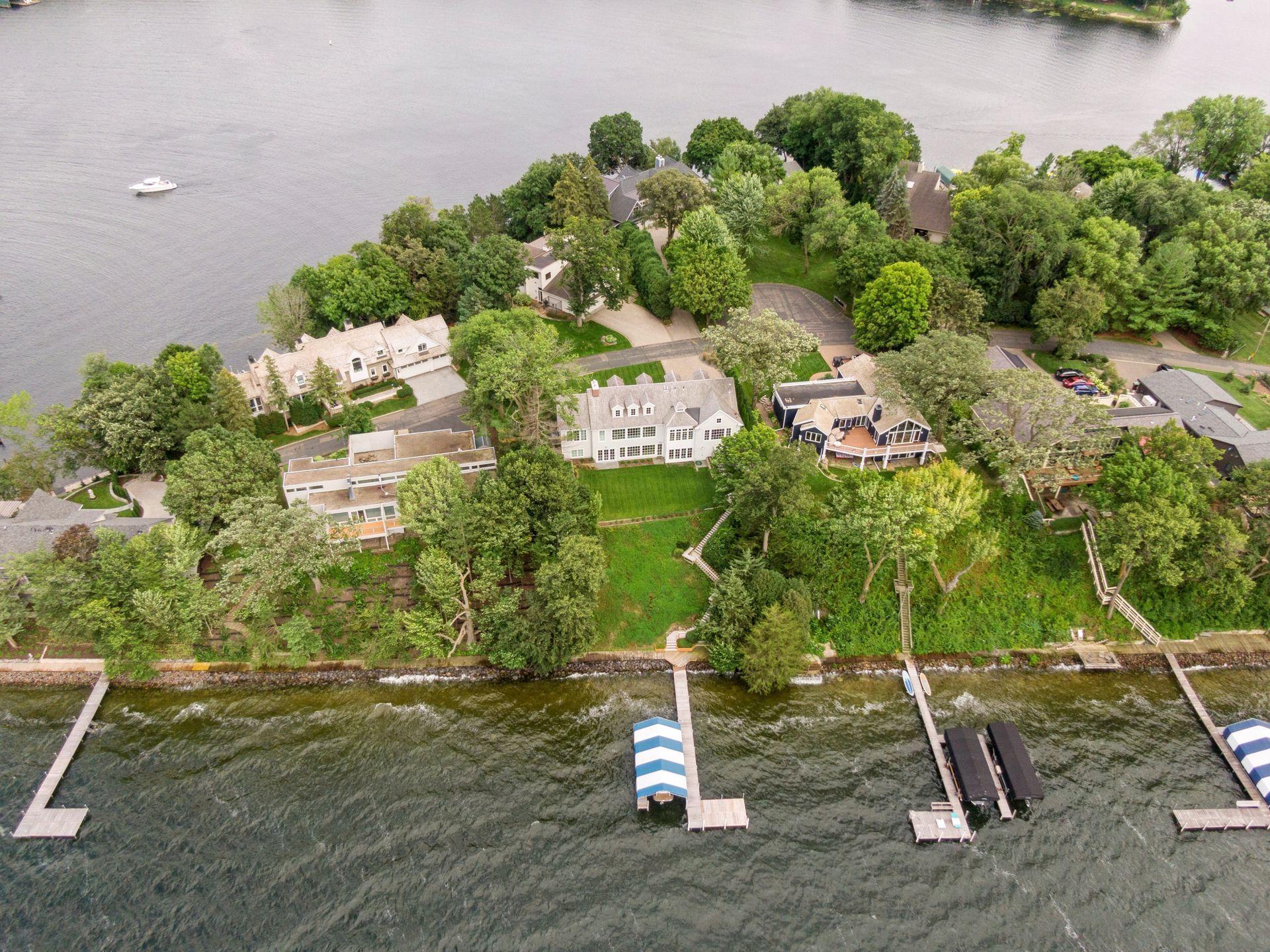 19720 Lakeview Avenue