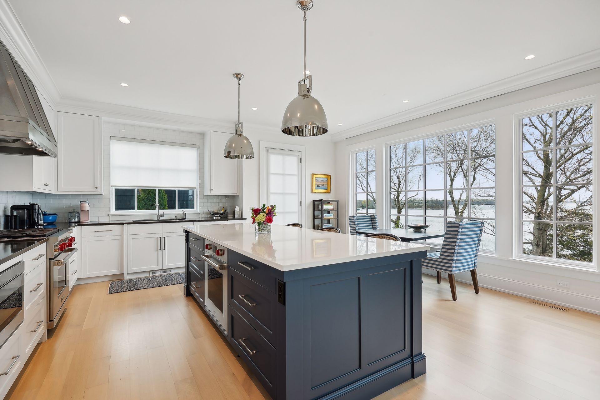 19720 Lakeview Avenue