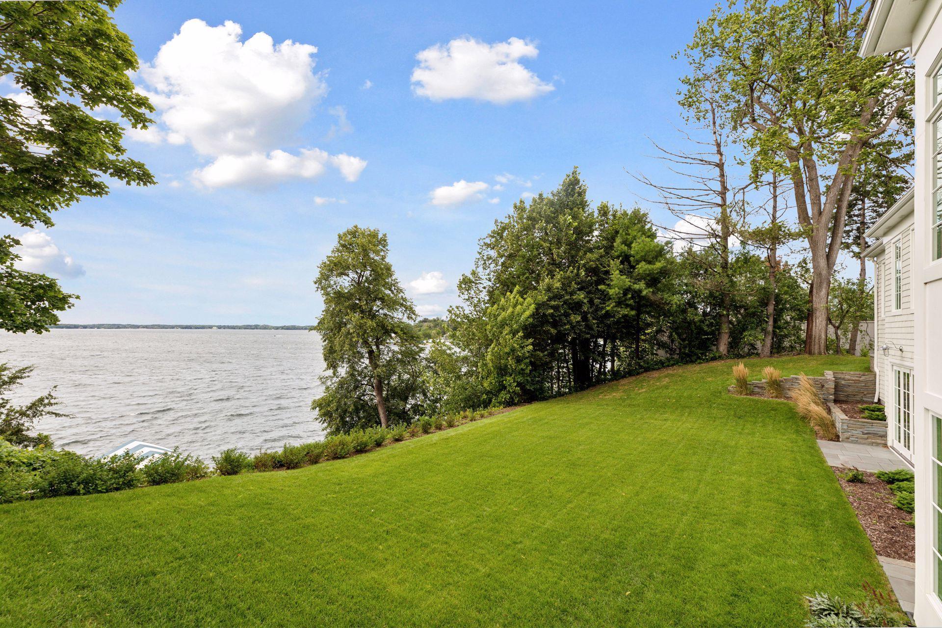 19720 Lakeview Avenue