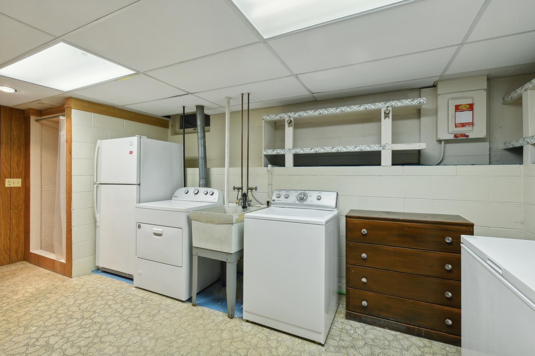 8421 Elliot Avenue S