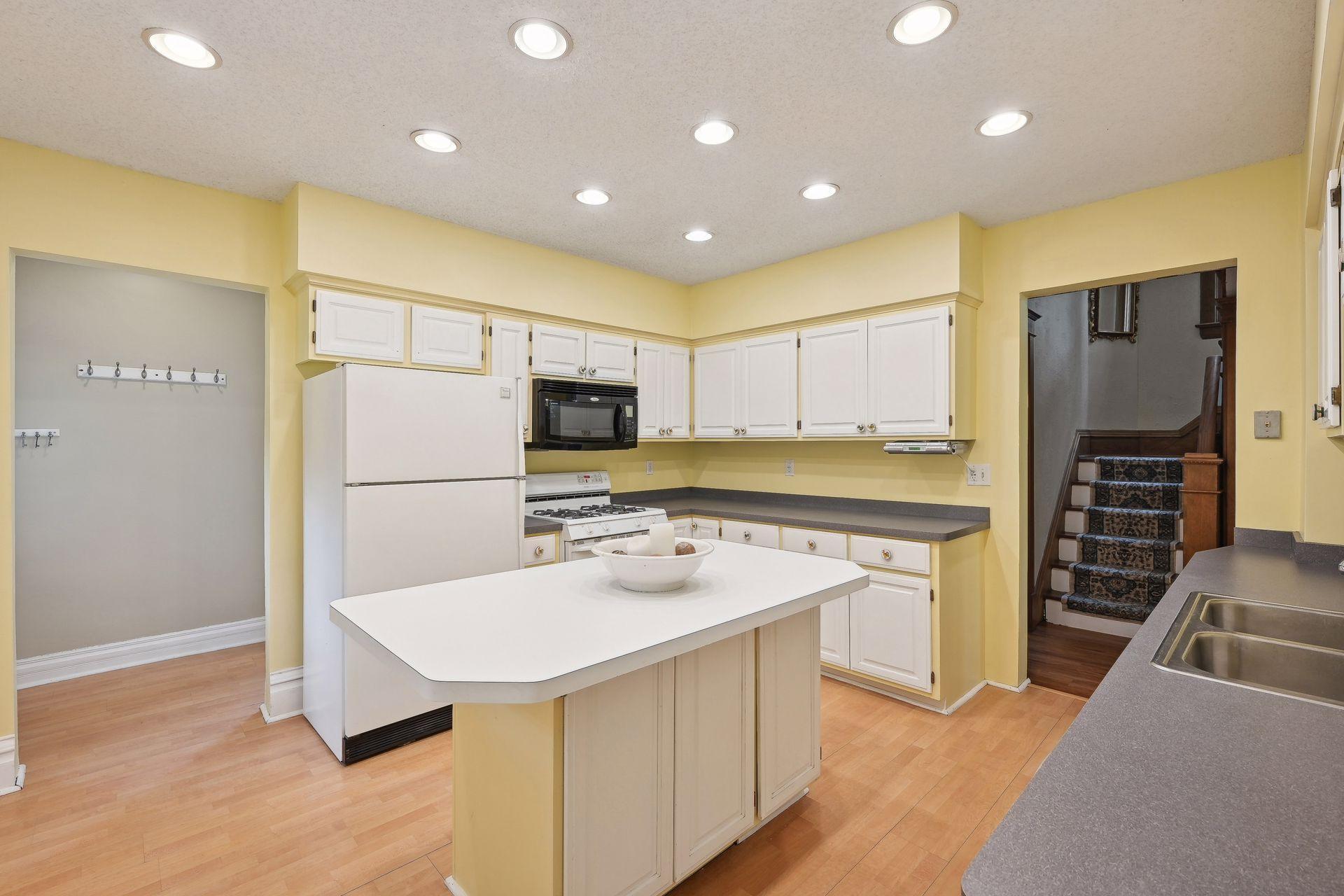 505 Lake Boulevard S